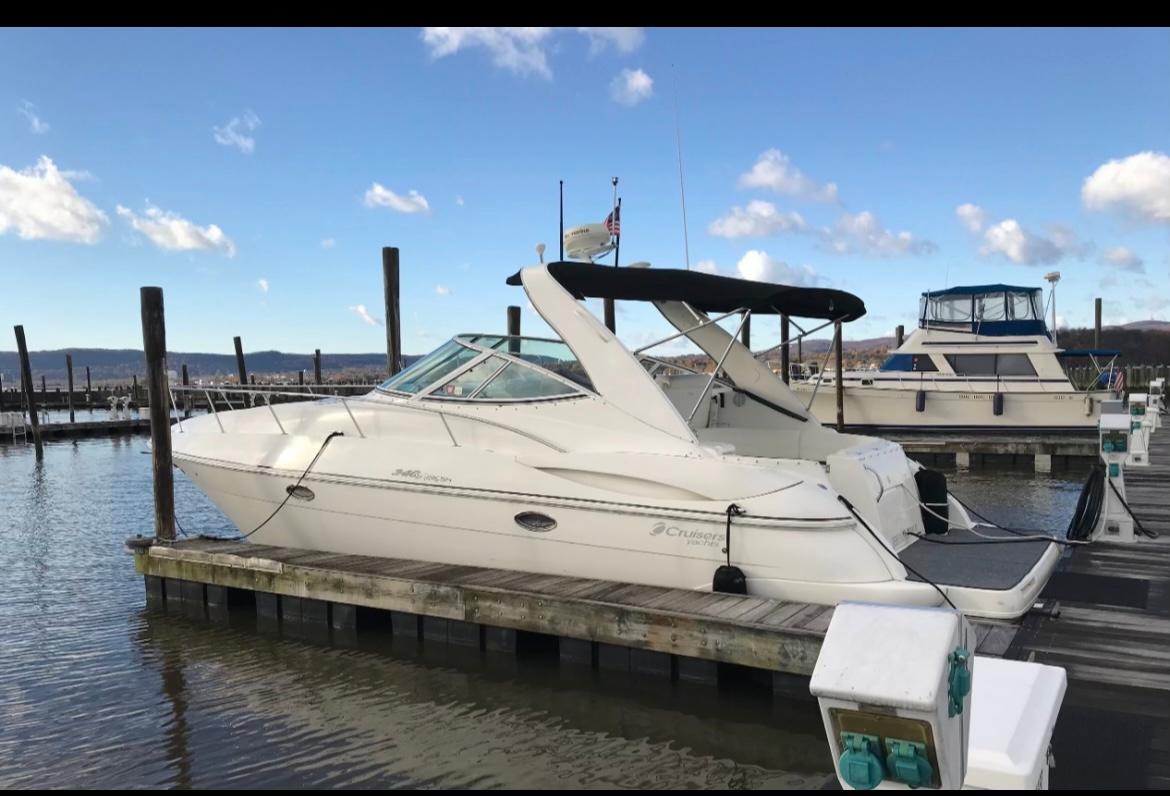 2006 Cruisers Yachts 340 Express in Montrose, NY | Knot 10