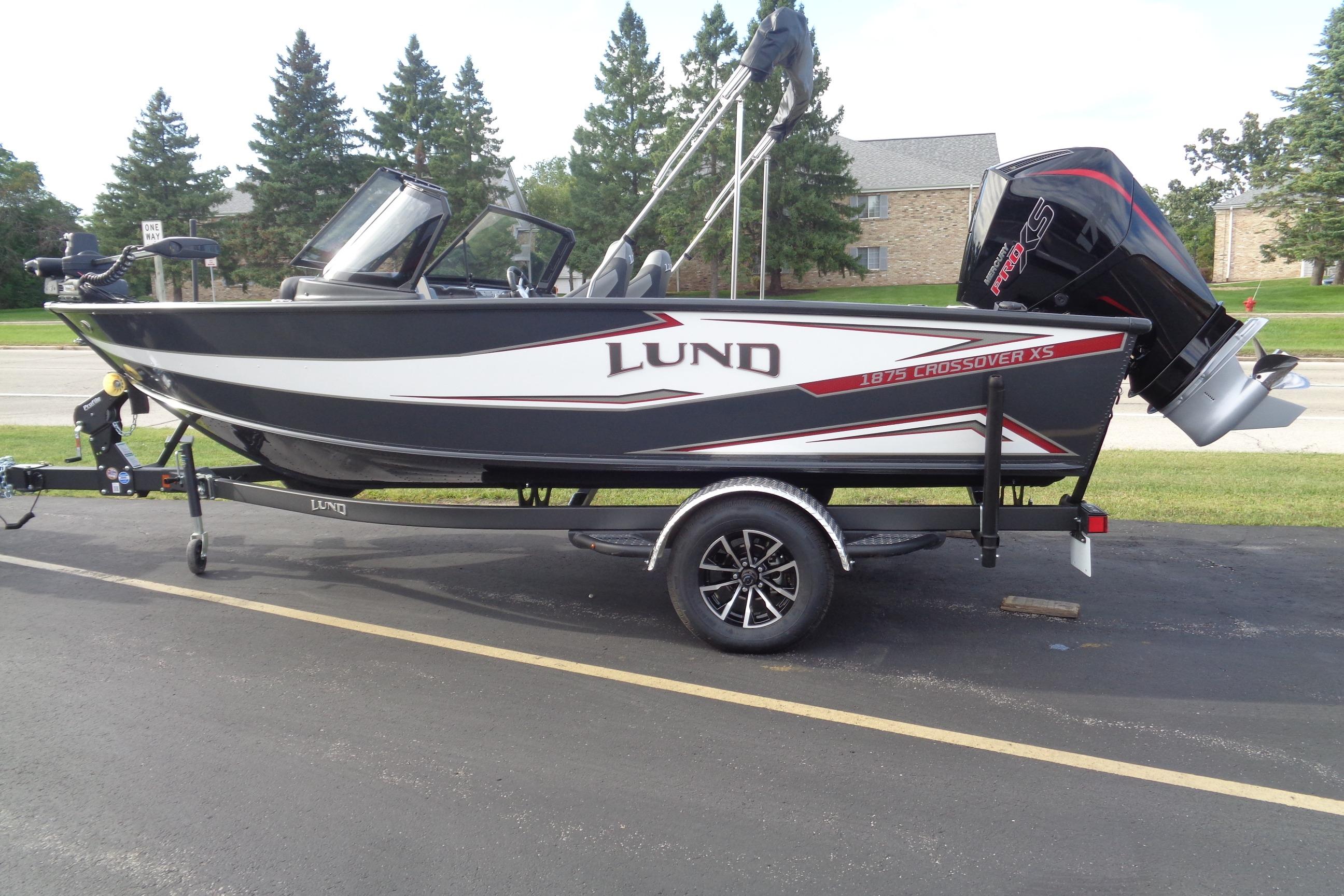 2026 Lund 1875 Crossover XS Hales Corners, Wisconsin - M-W Marine