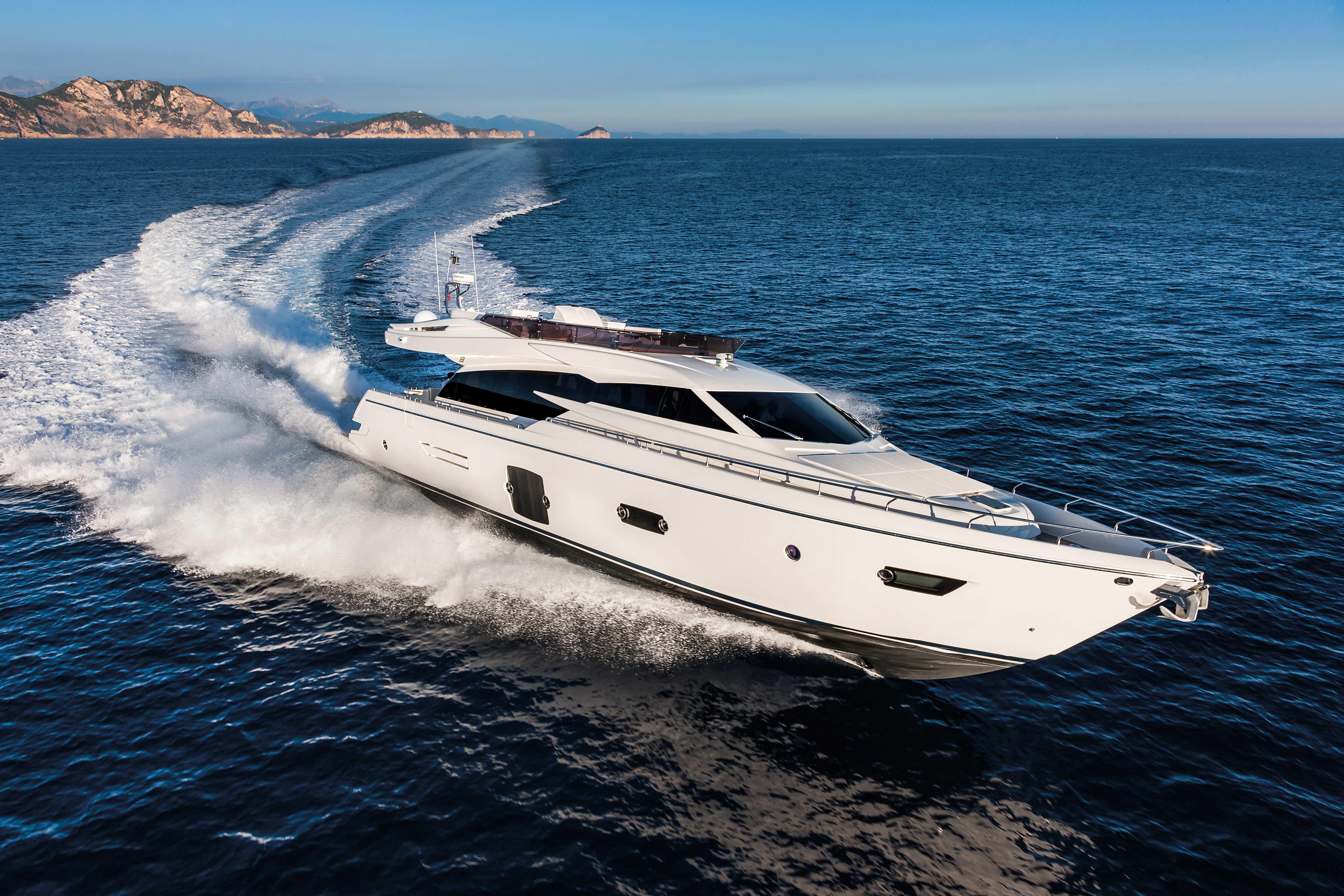 FERRETTI 750