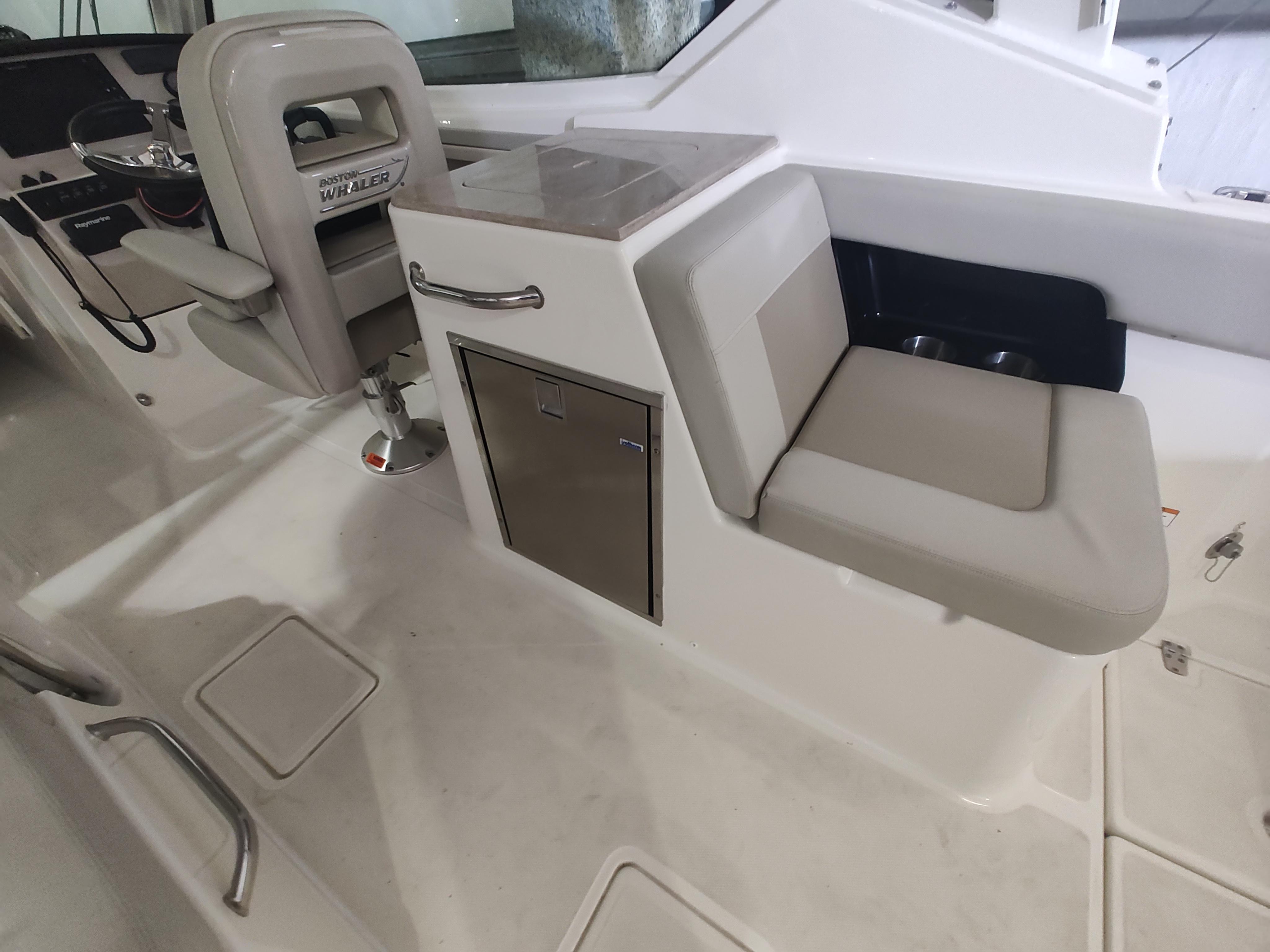 2021-boston-whaler-280-vantage-power-9381597-20240507093523395-1_XLARGE