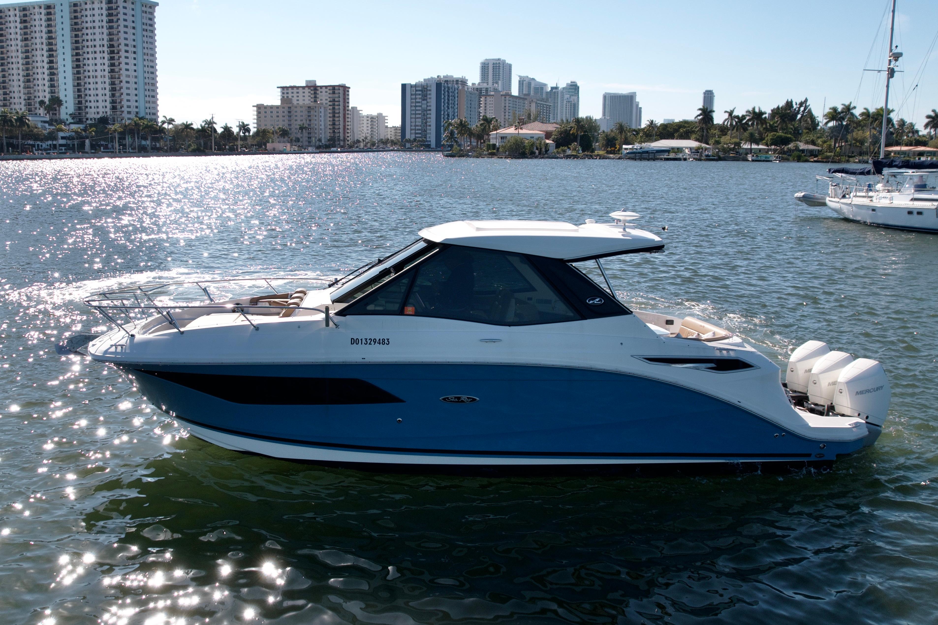 2022 Sea Ray 320 Sundancer