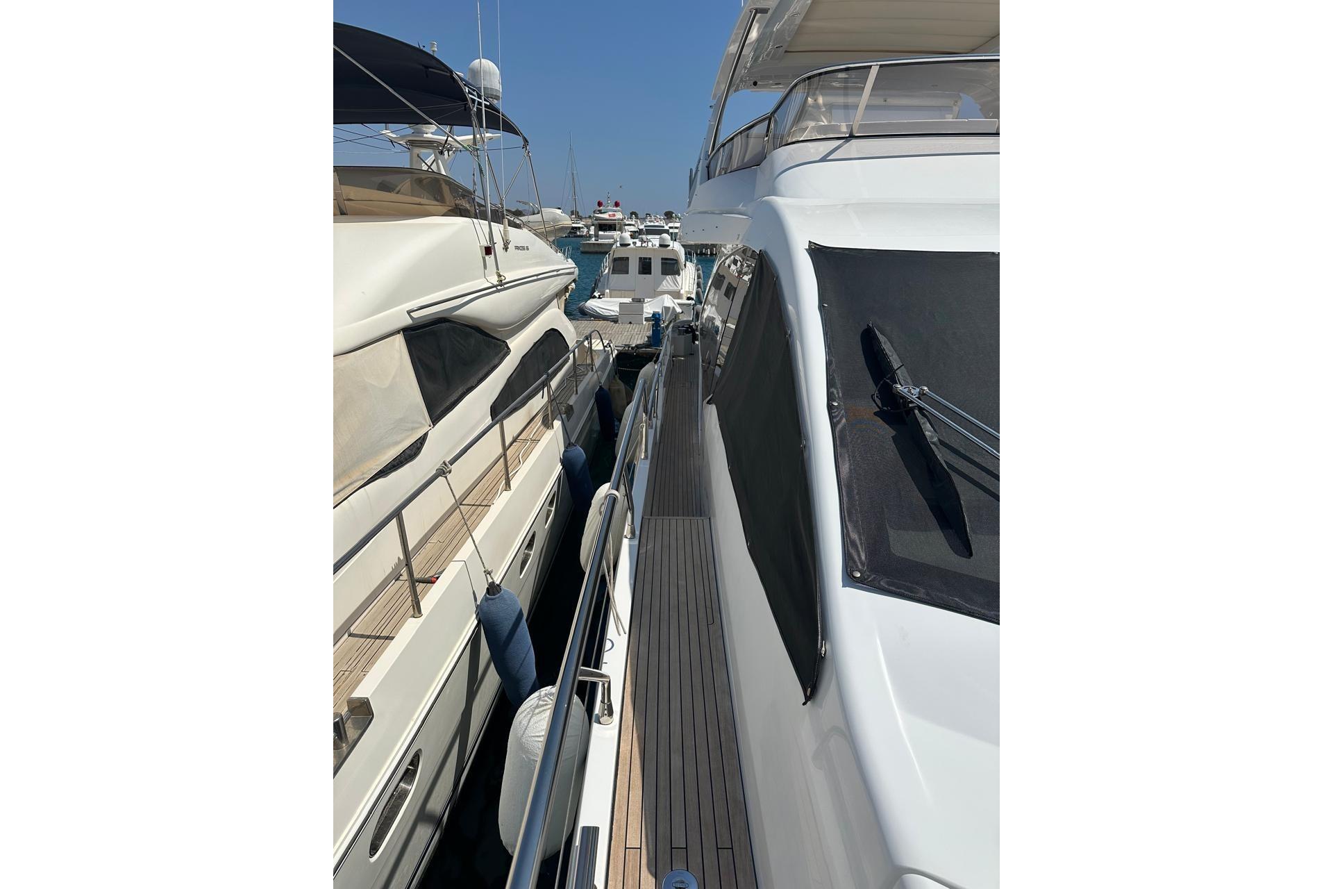 2021 Azimut 74 