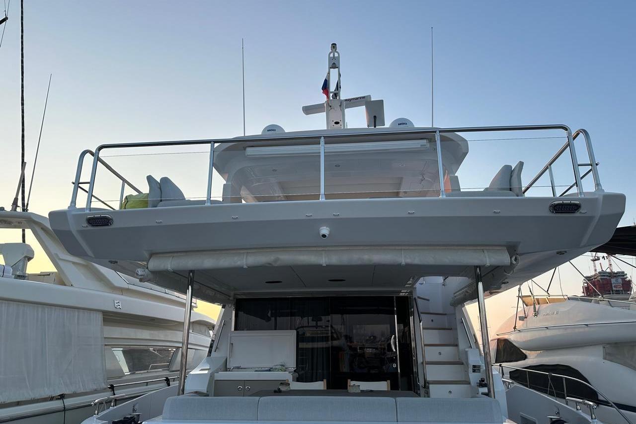 2021 Azimut 74 