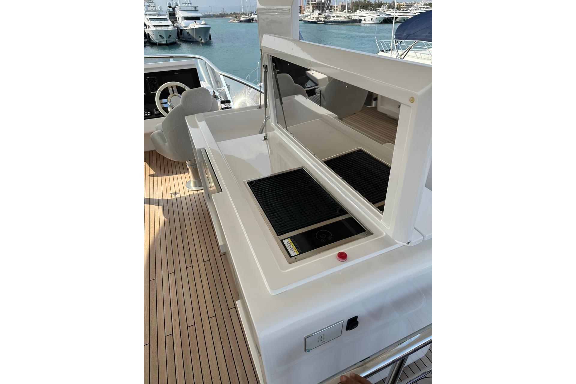 2021 Azimut 74 