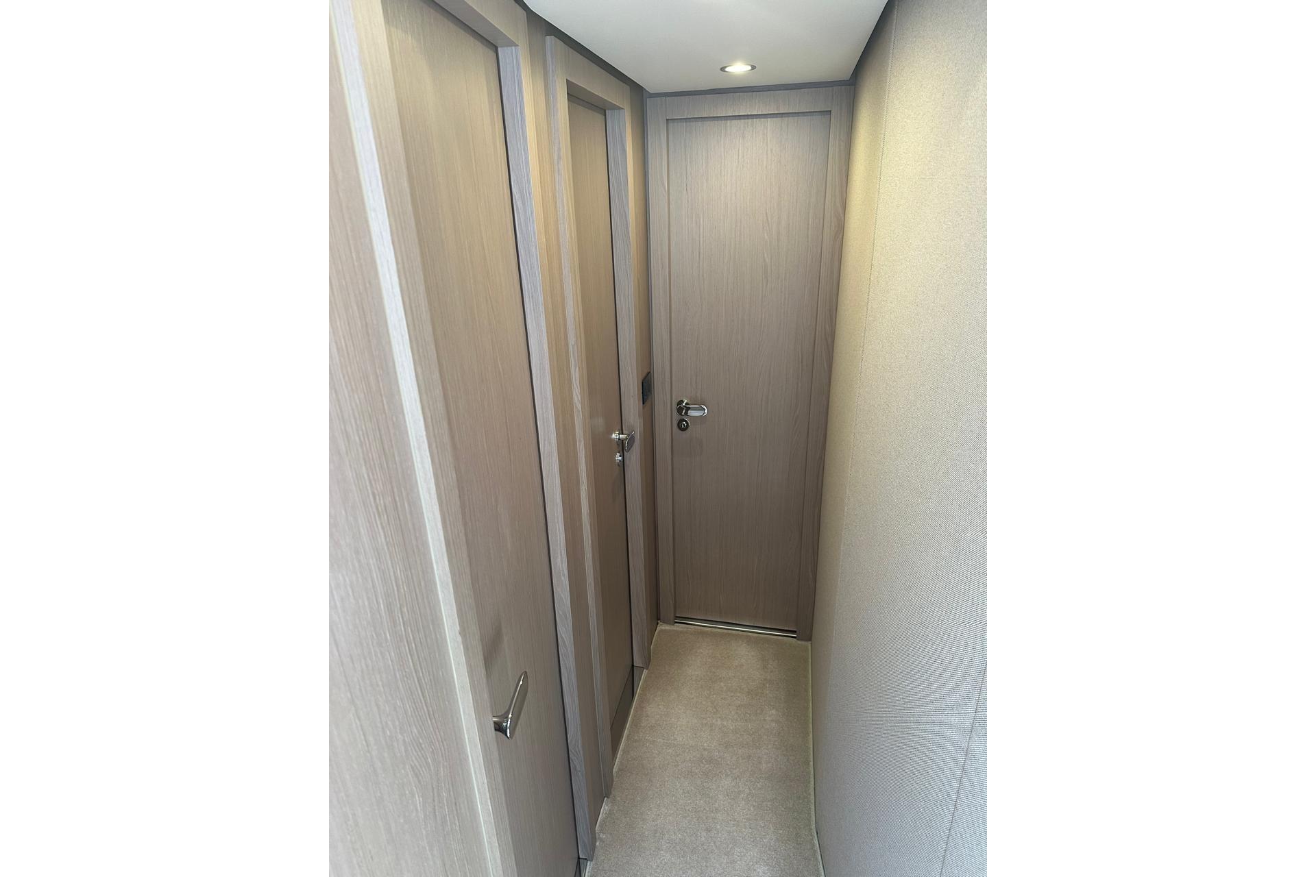 2021 Azimut 74 