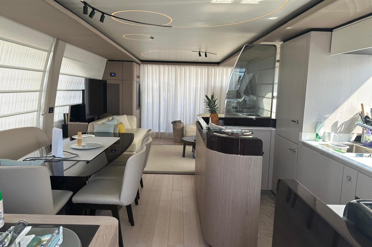 2021 Azimut 74 