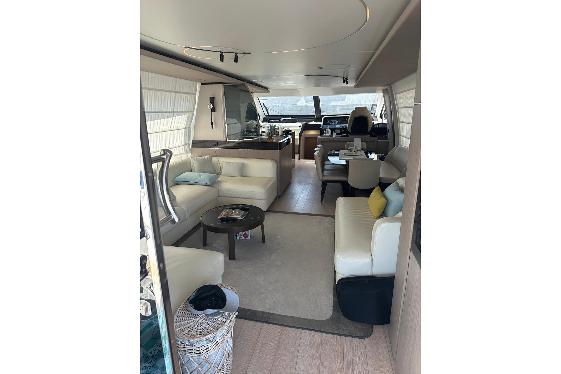 2021 Azimut 74 
