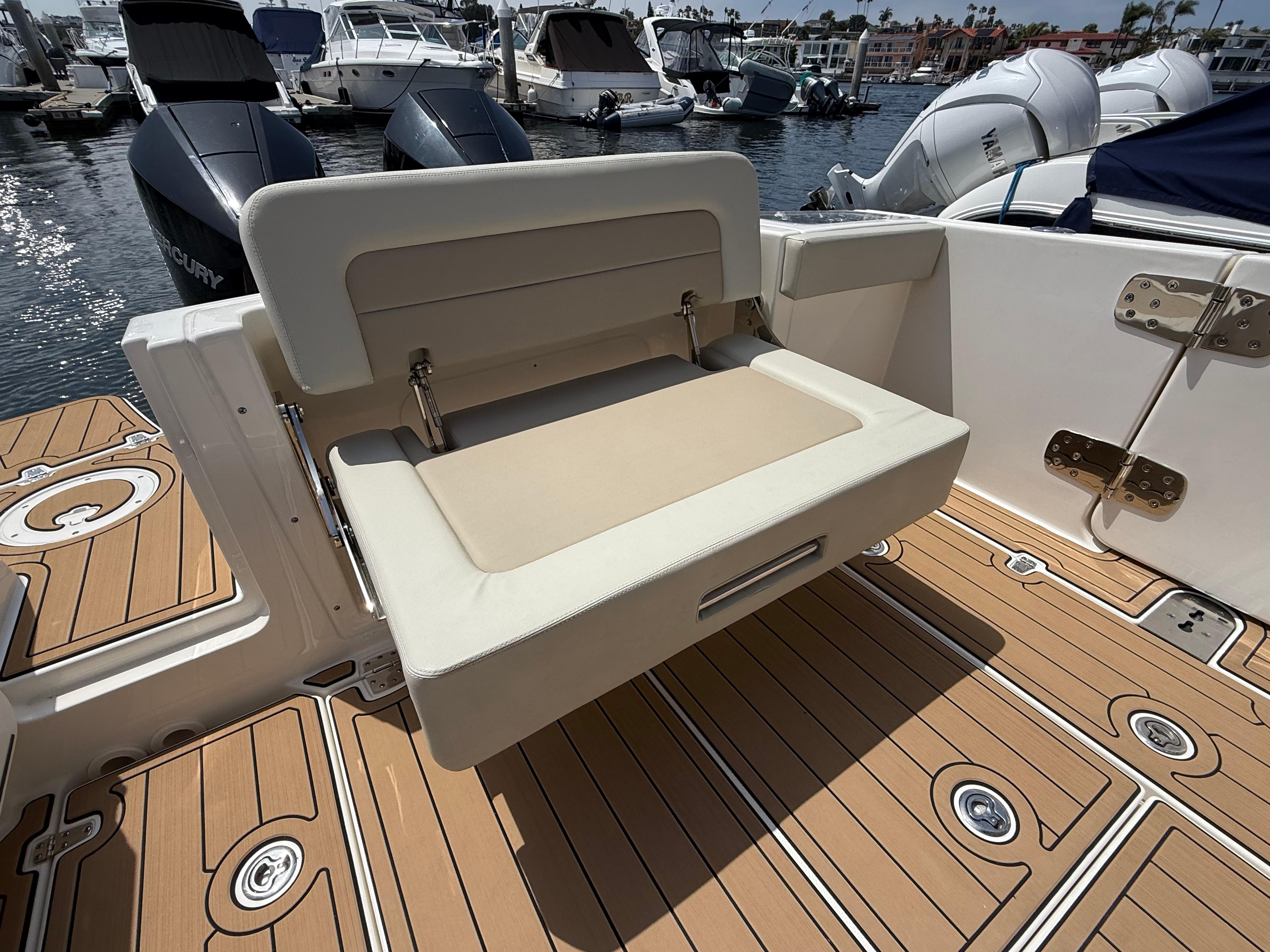 2023 Boston Whaler 280 Vantage #TBMB0173H inventory image at Sun Country Marine Group, Newport Beach 2023 Boston Whaler 280 Vantage #TBMB0173H inventory image at Sun Country Marine Group, Newport Beach