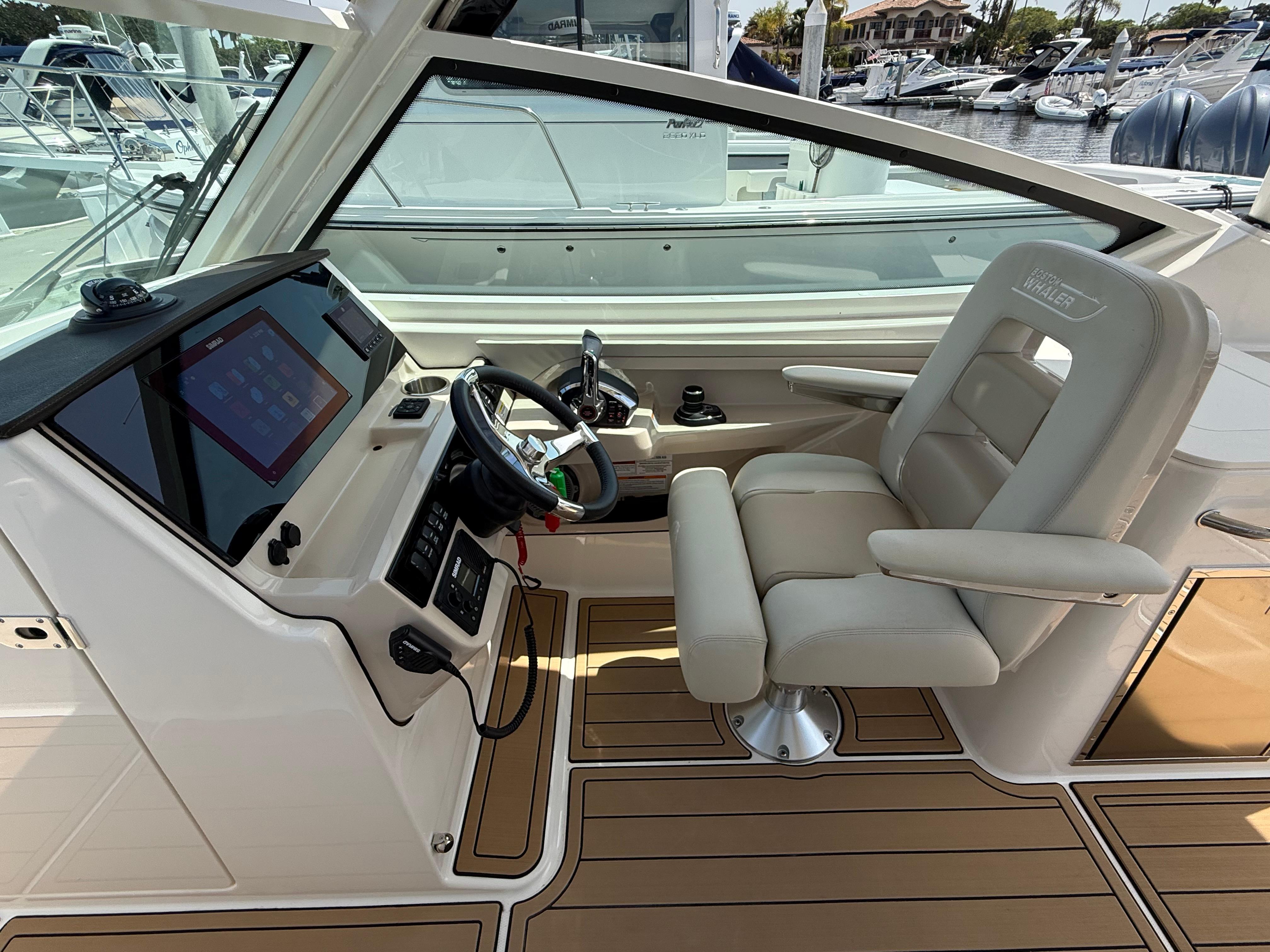 2023 Boston Whaler 280 Vantage #TBMB0173H inventory image at Sun Country Marine Group, Newport Beach 2023 Boston Whaler 280 Vantage #TBMB0173H inventory image at Sun Country Marine Group, Newport Beach