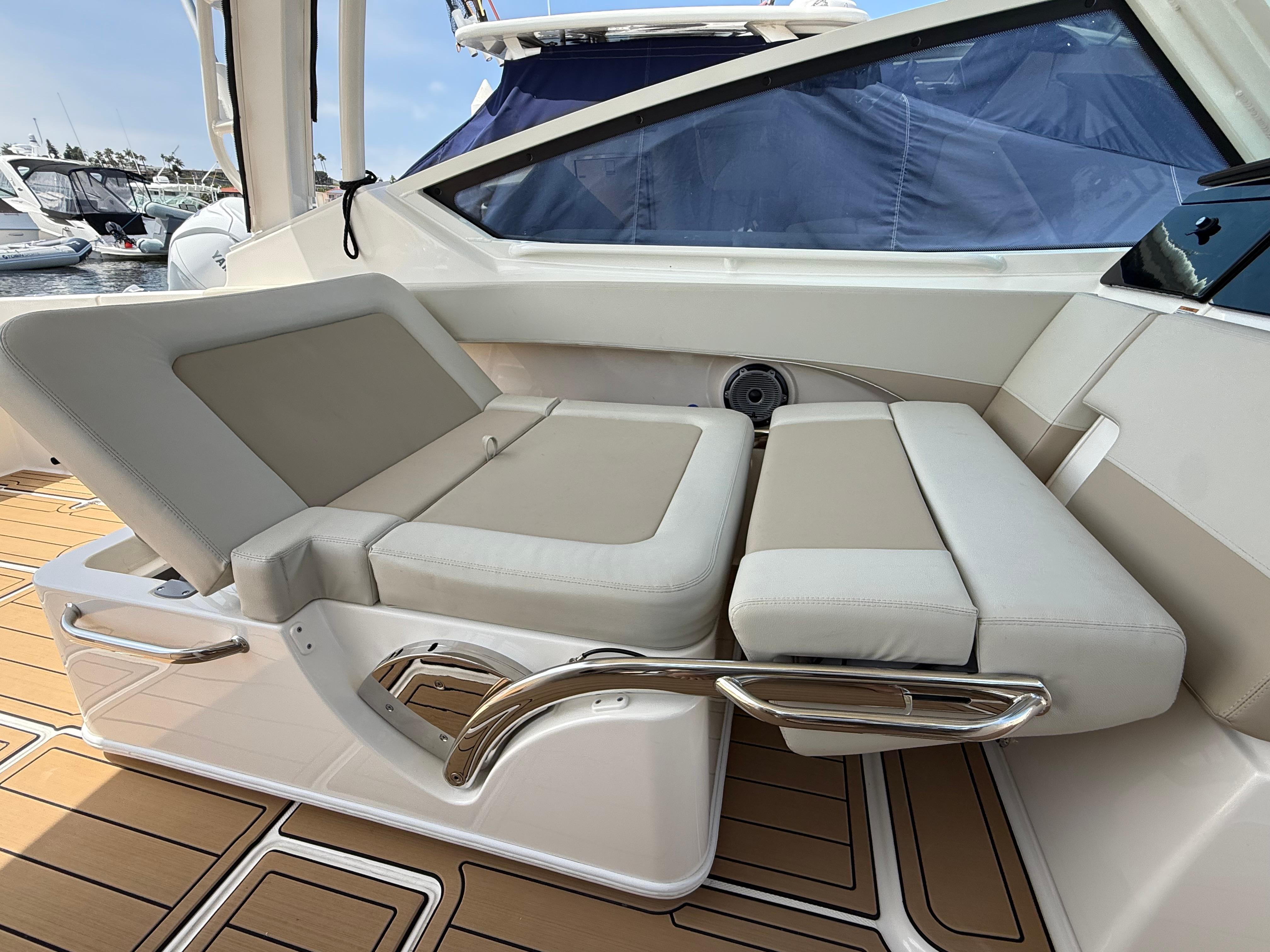 2023 Boston Whaler 280 Vantage #TBMB0173H inventory image at Sun Country Marine Group, Newport Beach 2023 Boston Whaler 280 Vantage #TBMB0173H inventory image at Sun Country Marine Group, Newport Beach