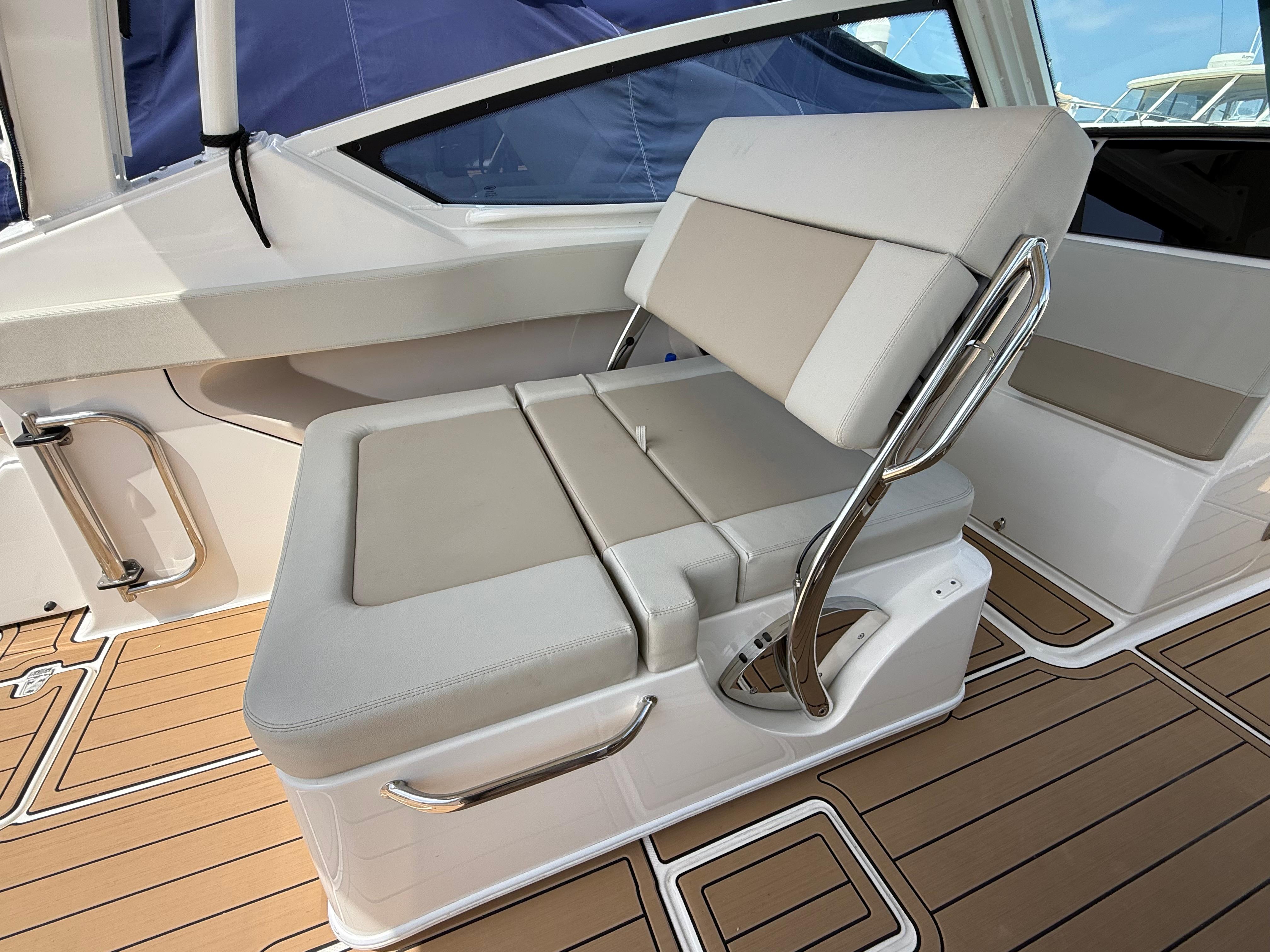 2023 Boston Whaler 280 Vantage #TBMB0173H inventory image at Sun Country Marine Group, Newport Beach 2023 Boston Whaler 280 Vantage #TBMB0173H inventory image at Sun Country Marine Group, Newport Beach