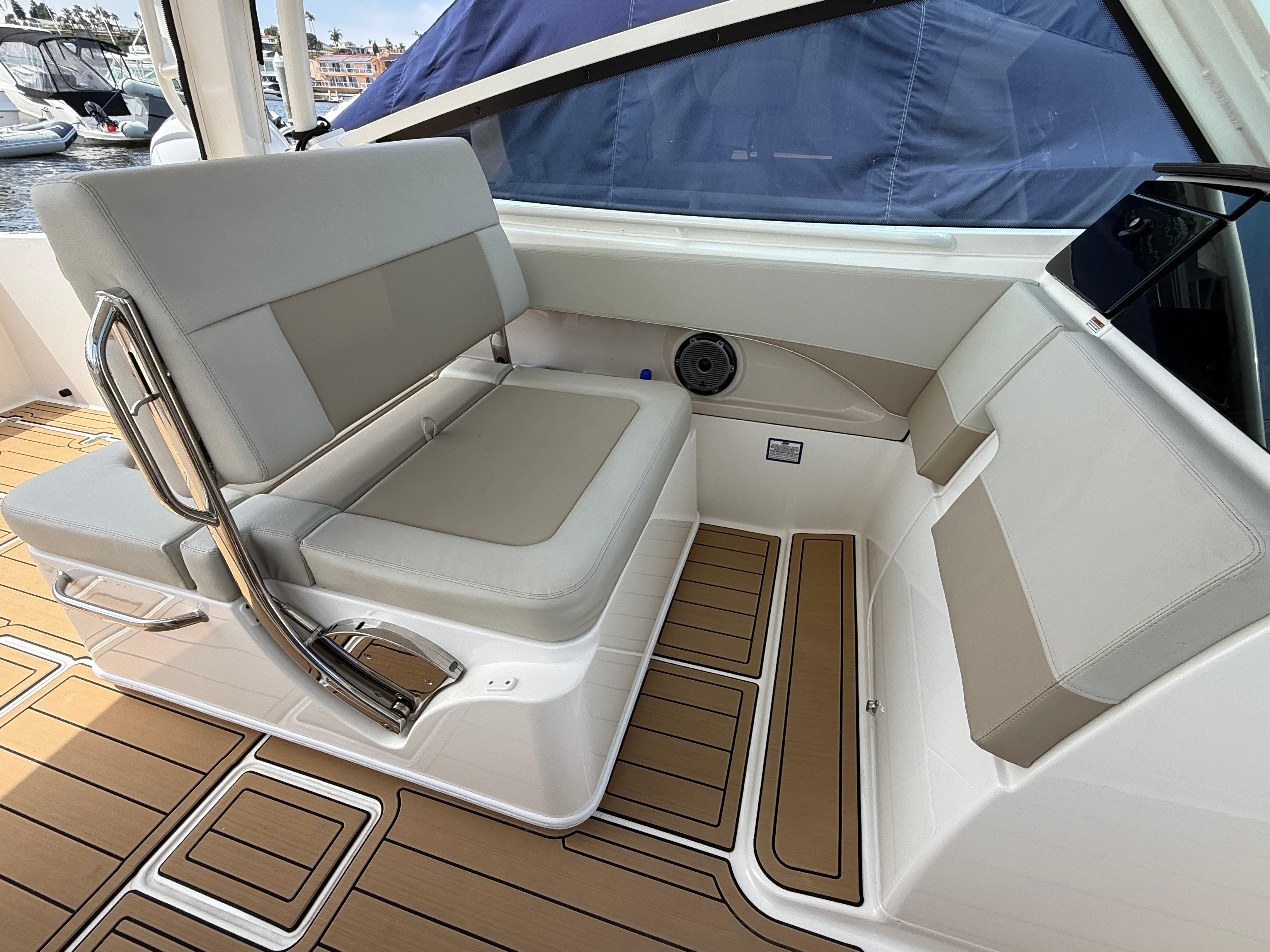 2023 Boston Whaler 280 Vantage #TBMB0173H inventory image at Sun Country Marine Group, Newport Beach 2023 Boston Whaler 280 Vantage #TBMB0173H inventory image at Sun Country Marine Group, Newport Beach