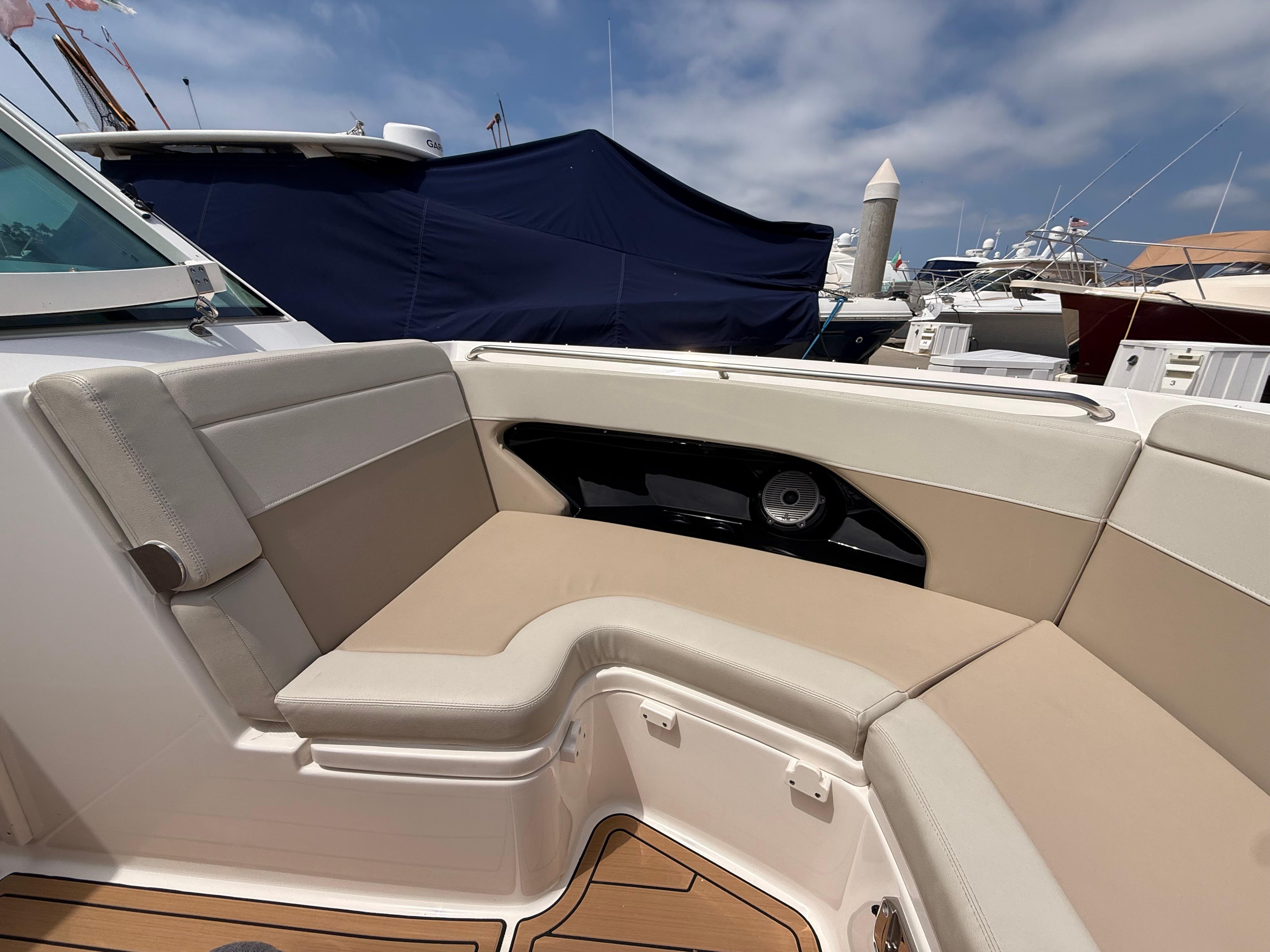 2023 Boston Whaler 280 Vantage #TBMB0173H inventory image at Sun Country Marine Group, Newport Beach 2023 Boston Whaler 280 Vantage #TBMB0173H inventory image at Sun Country Marine Group, Newport Beach