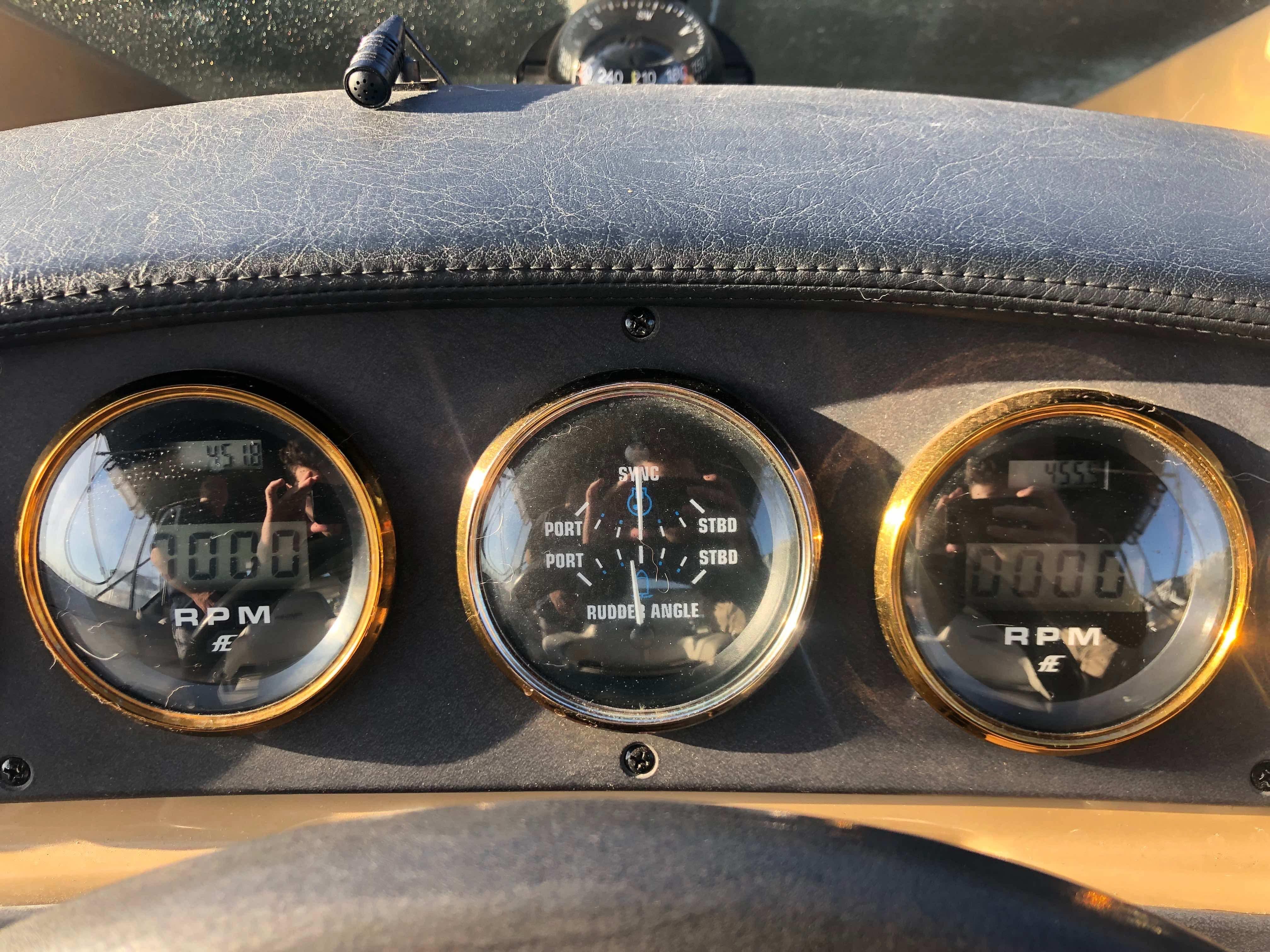 2004-carver-444-cockpit-motor-yacht-power-9761620-20250416193500175-1_XLARGE
