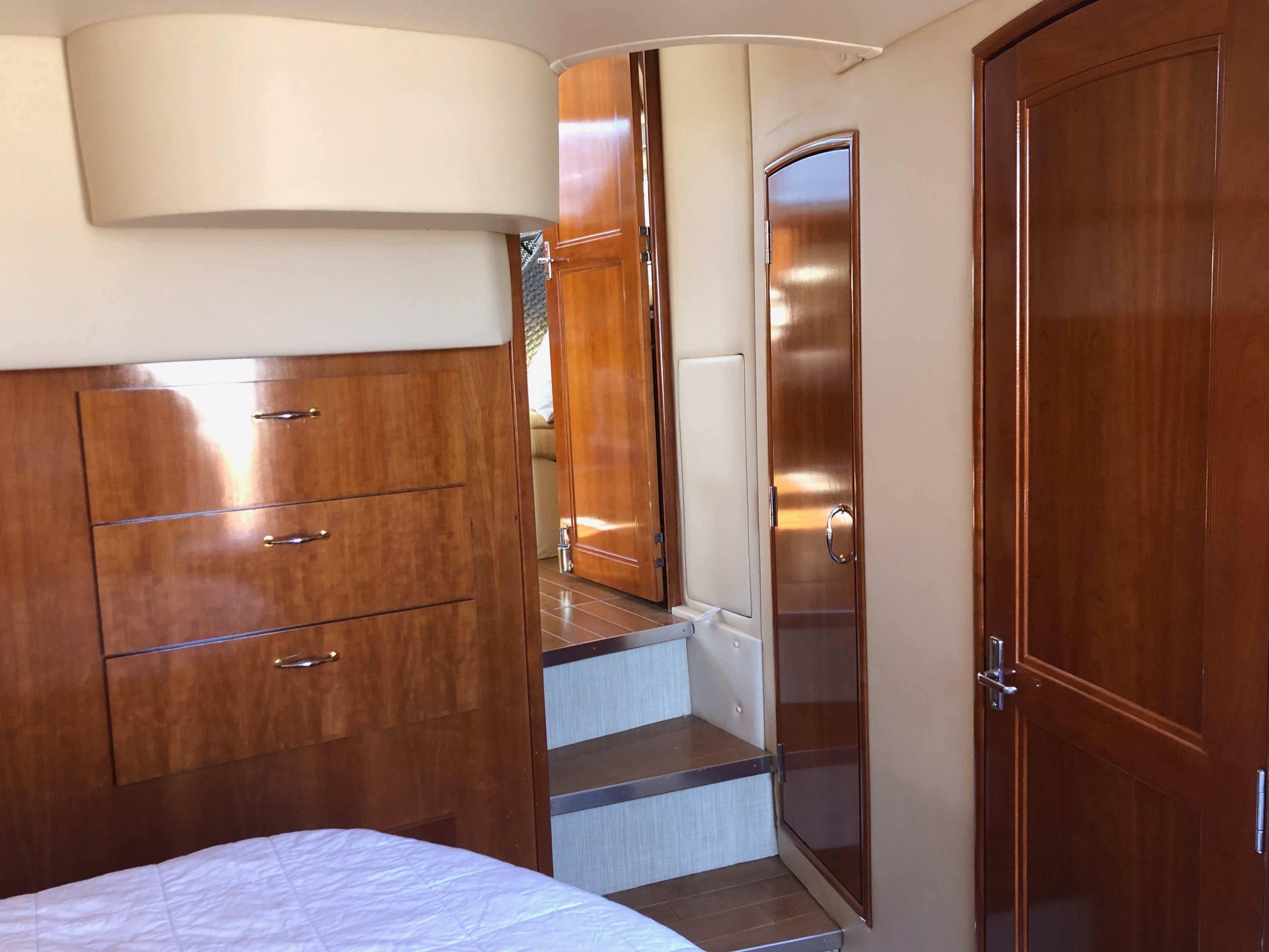 2004-carver-444-cockpit-motor-yacht-power-9761620-20250416193536756-1_XLARGE