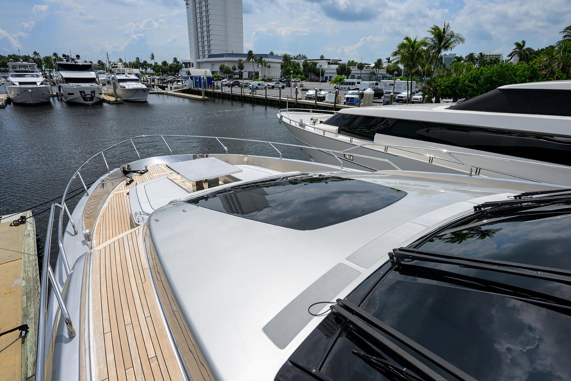 Riva 90 - Exterior Bow