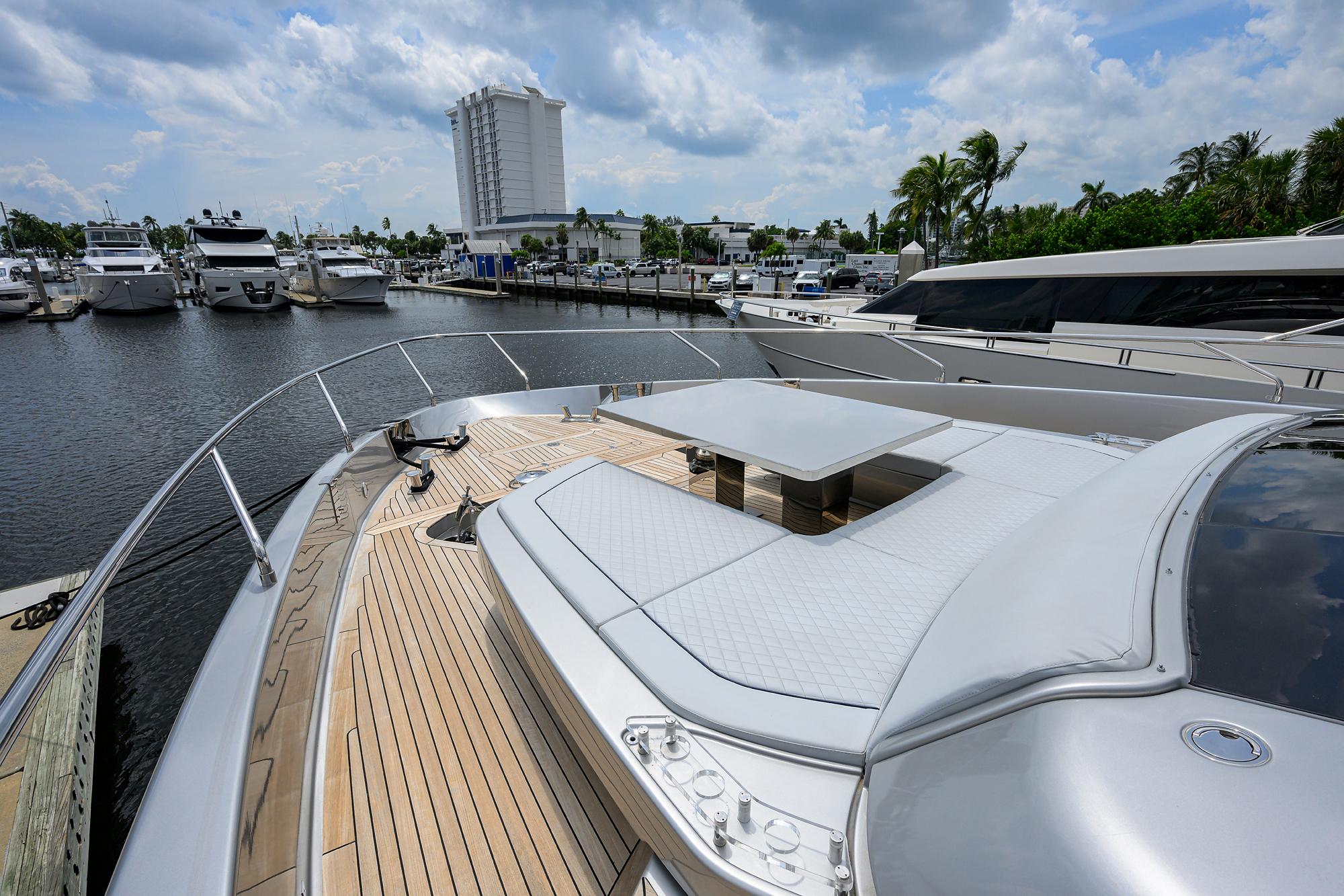 Riva 90 - Exterior Bow