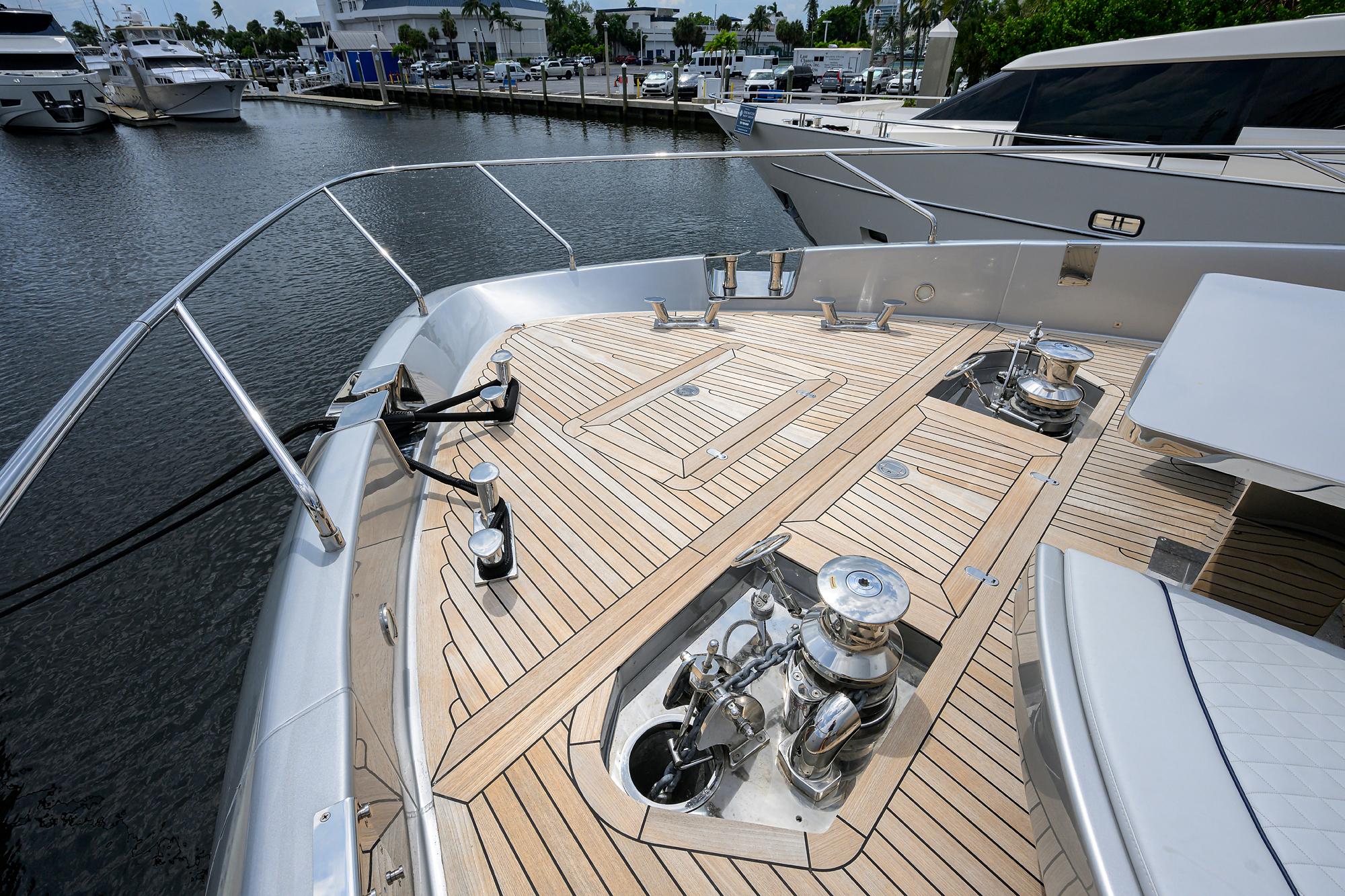 Riva 90 - Exterior Bow