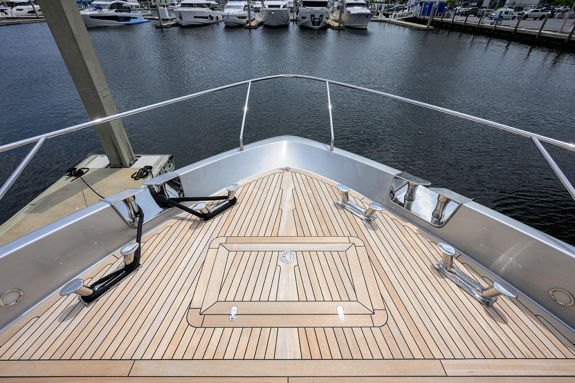 Riva 90 - Exterior Bow