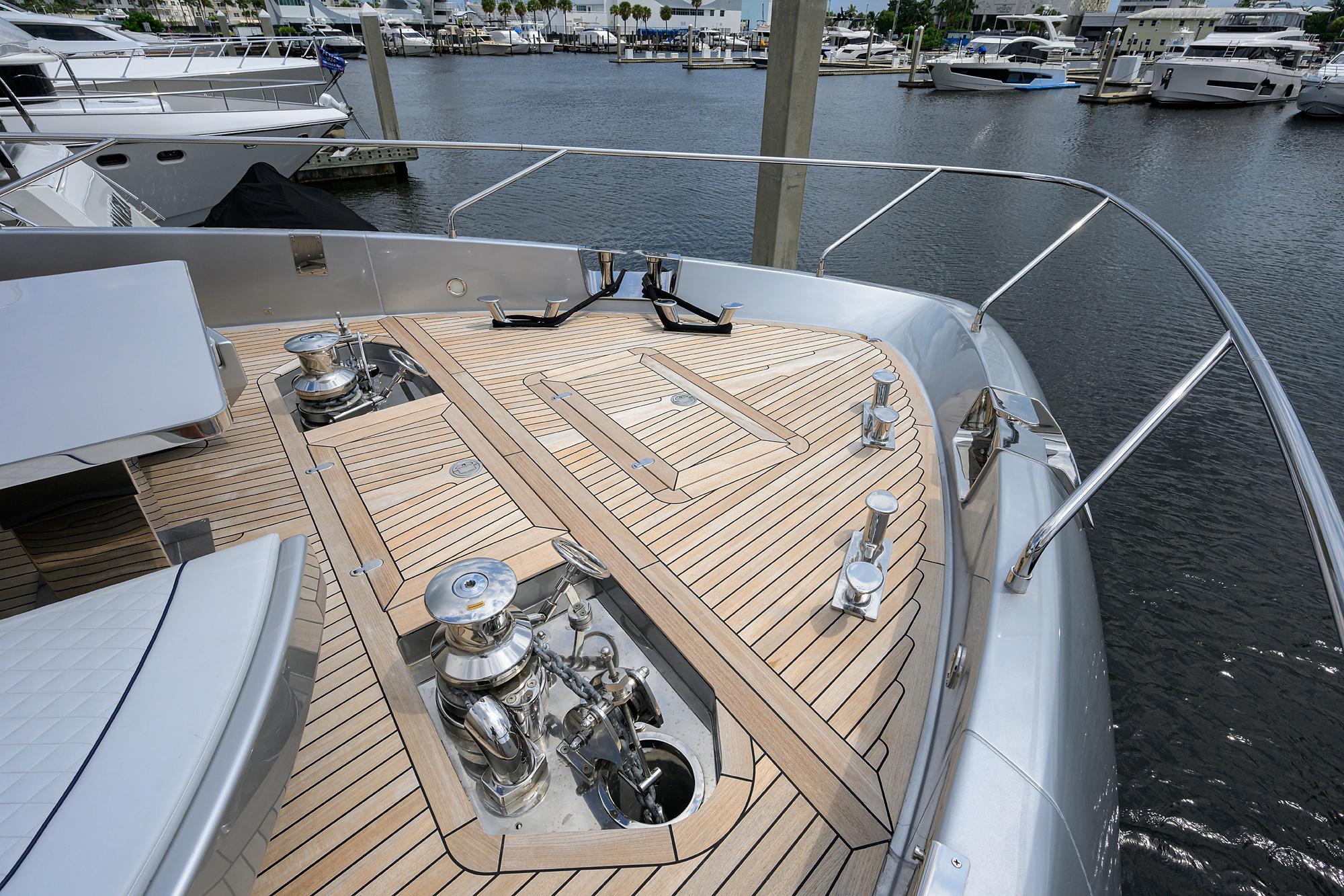 Riva 90 - Exterior Bow