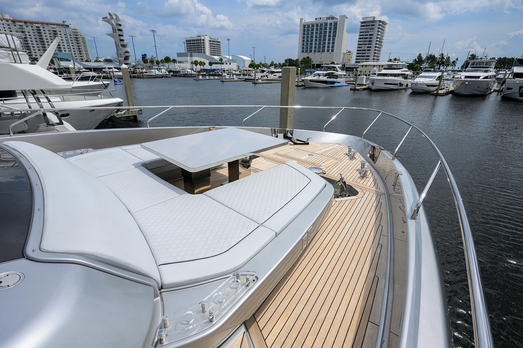 Riva 90 - Exterior Bow