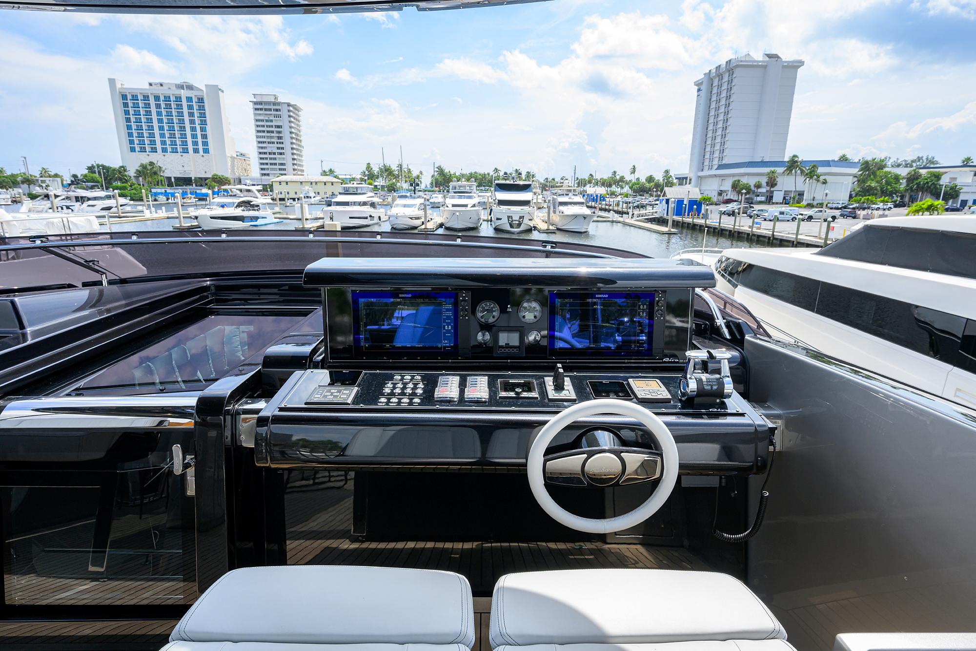 Riva 90 - Exterior Flybridge Helm