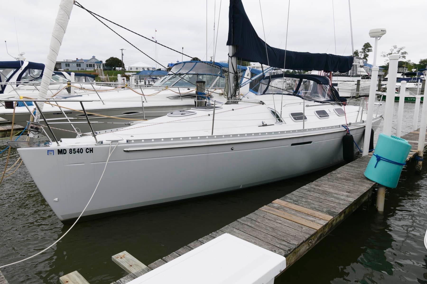 M 6583 CF Knot 10 Yacht Sales