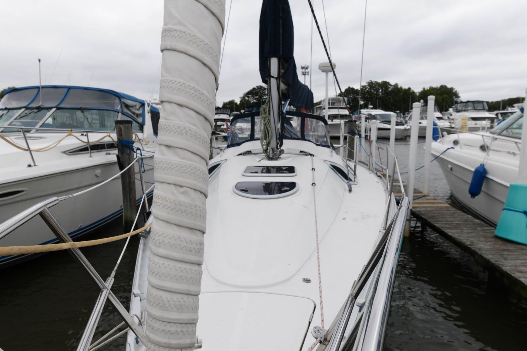 M 6583 CF Knot 10 Yacht Sales