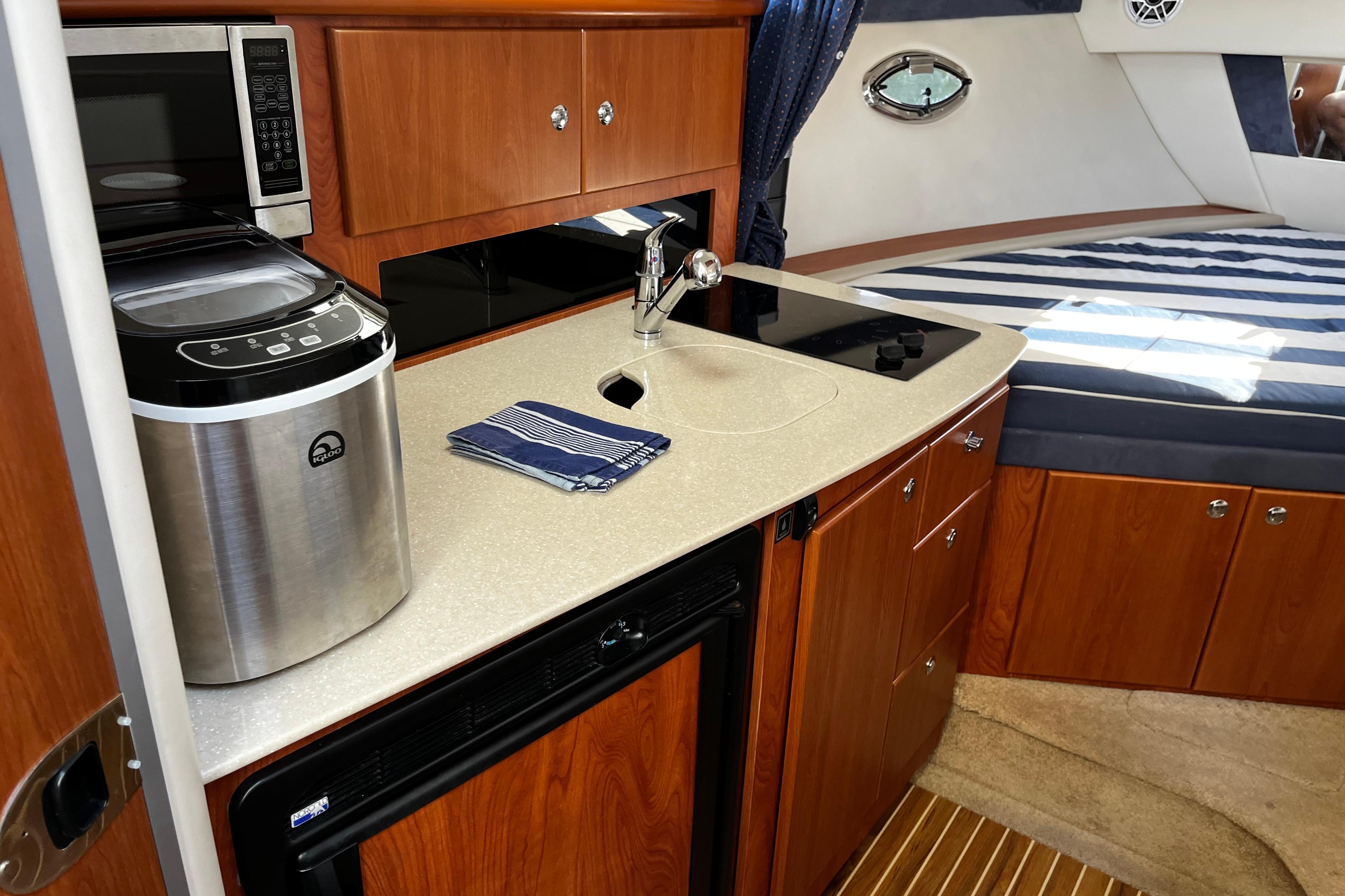 2008 Bayliner 320 #TBST70SLC inventory image at Sun Country Yachts, South Lake Union (Seattle)