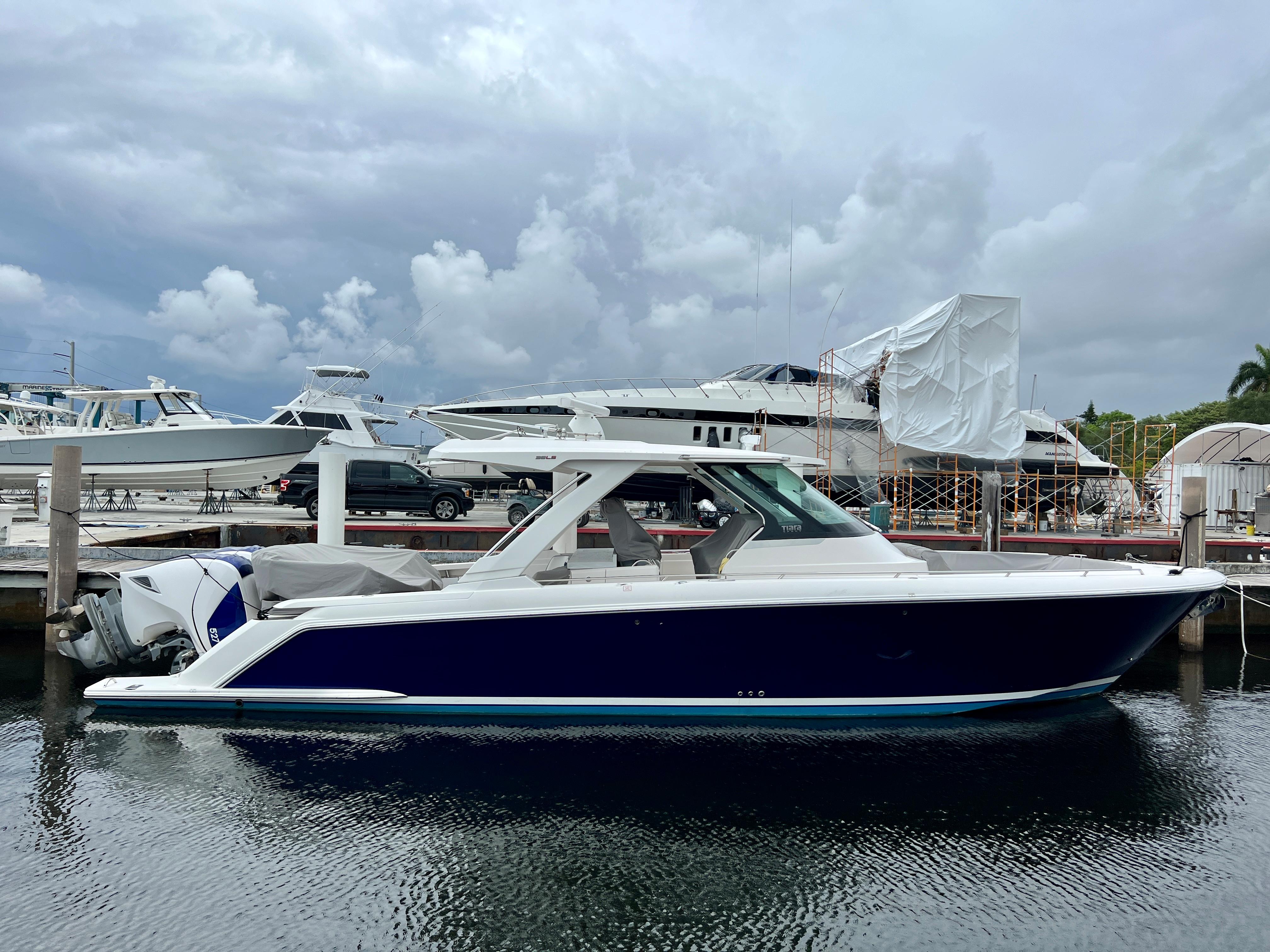 38 Tiara Sport 38 LS 2019 | HMY Yachts