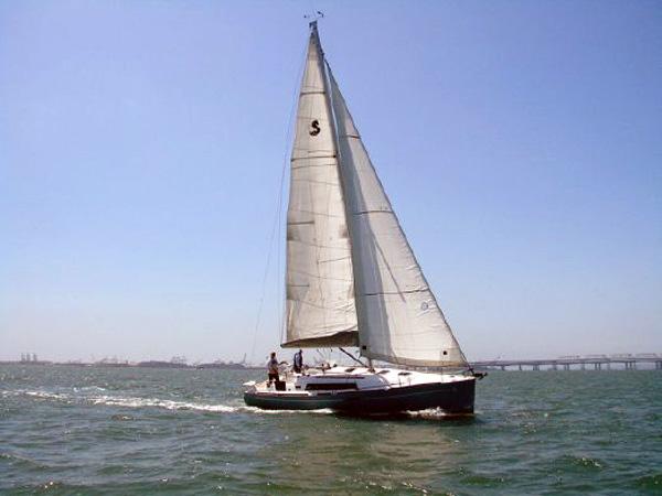 2013 37' Beneteau 37