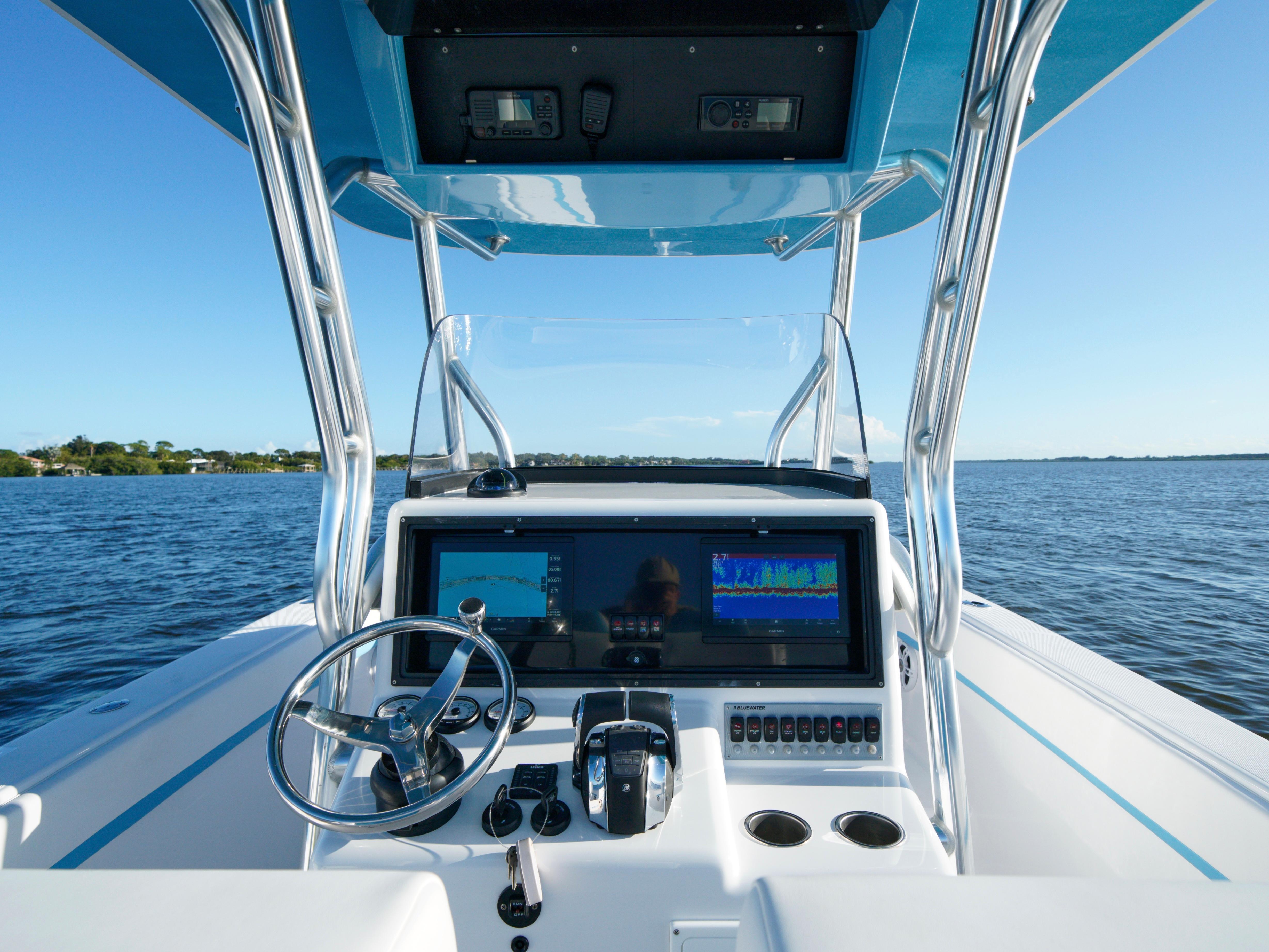 Bluewater 28 No Name - Helm Electronics