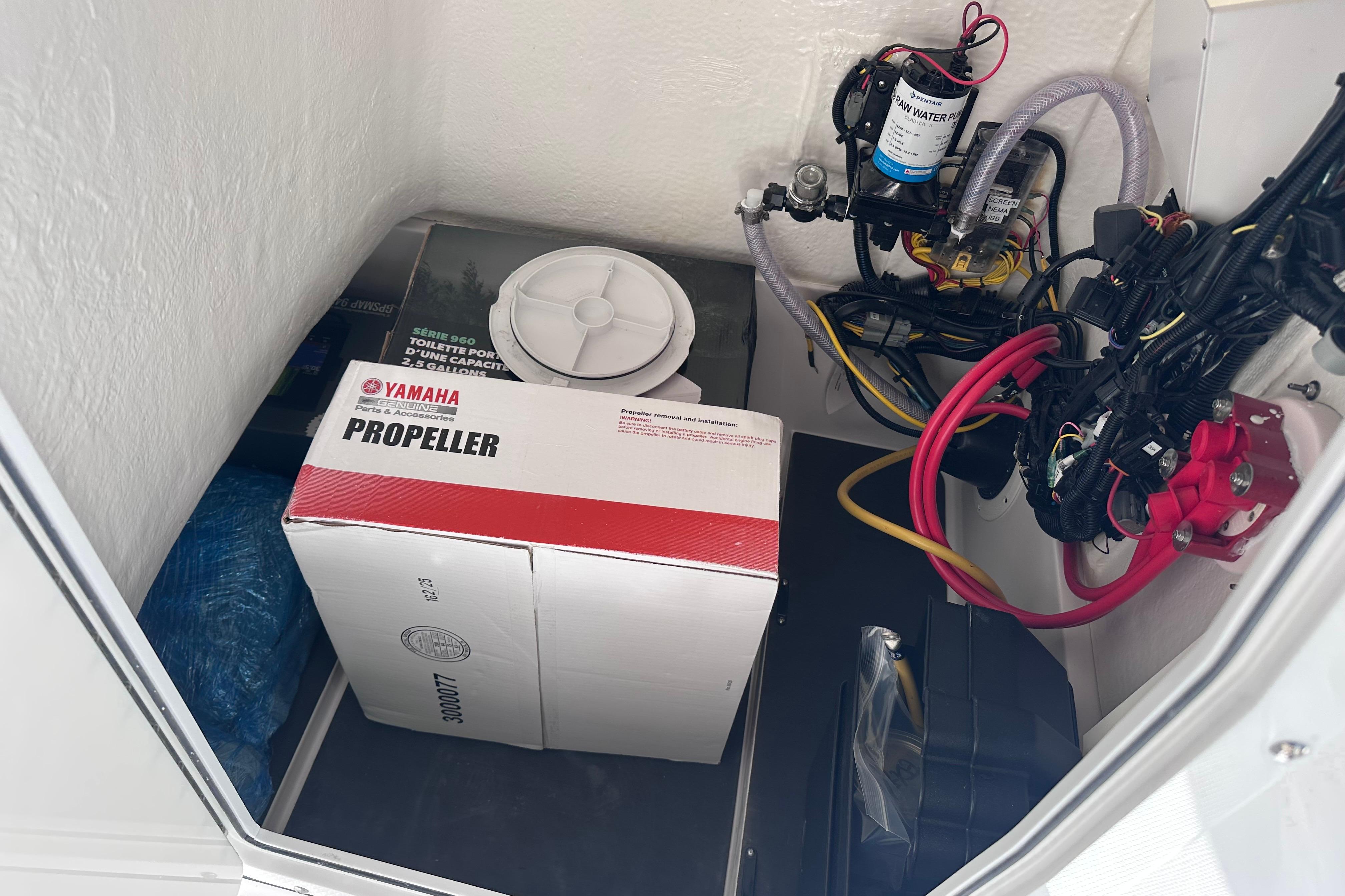 2026 Edgewater 188CC 11