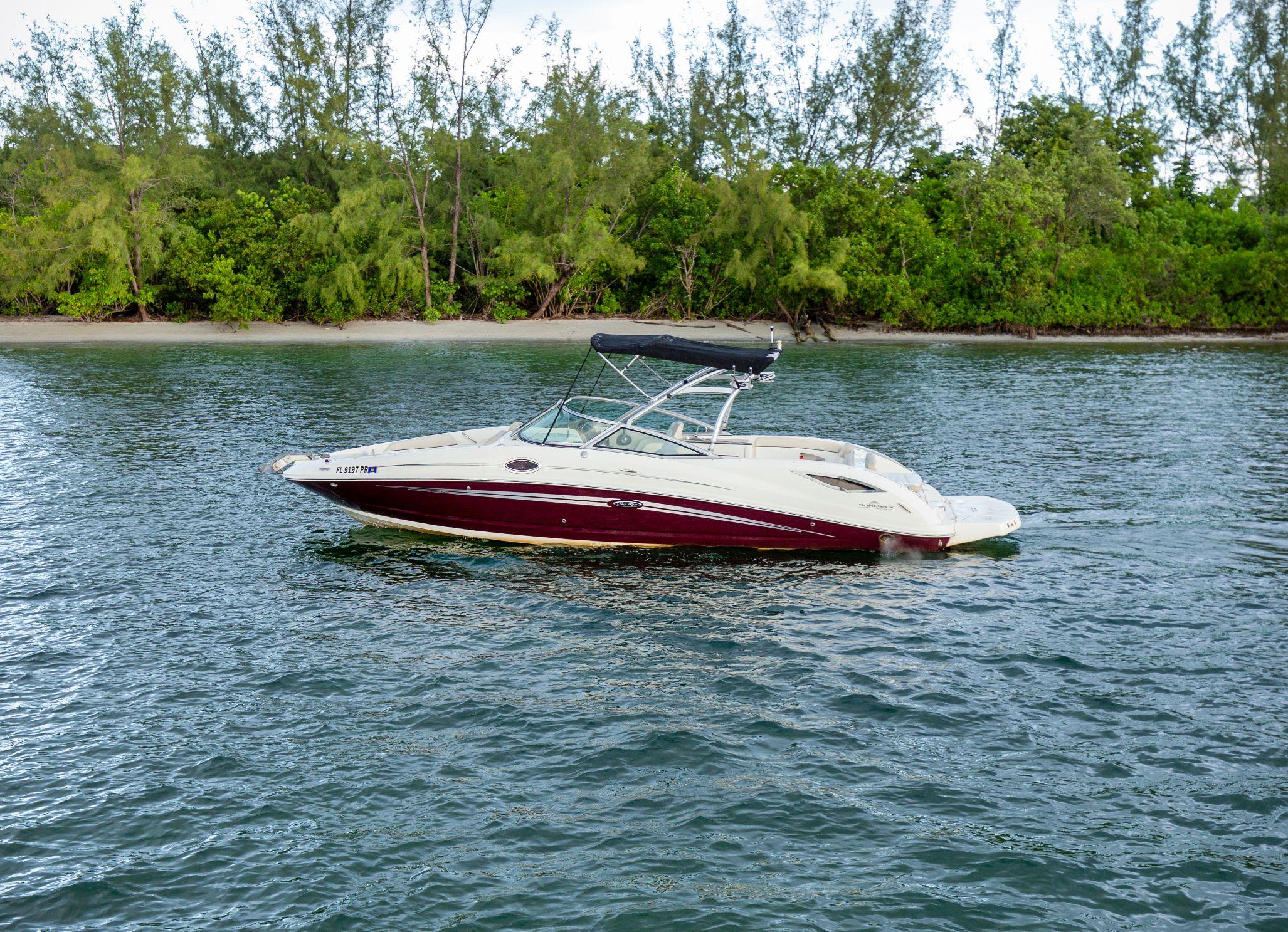Sea Ray SunDeck