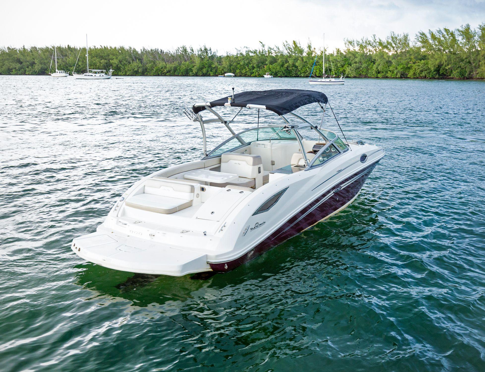 Sea Ray SunDeck