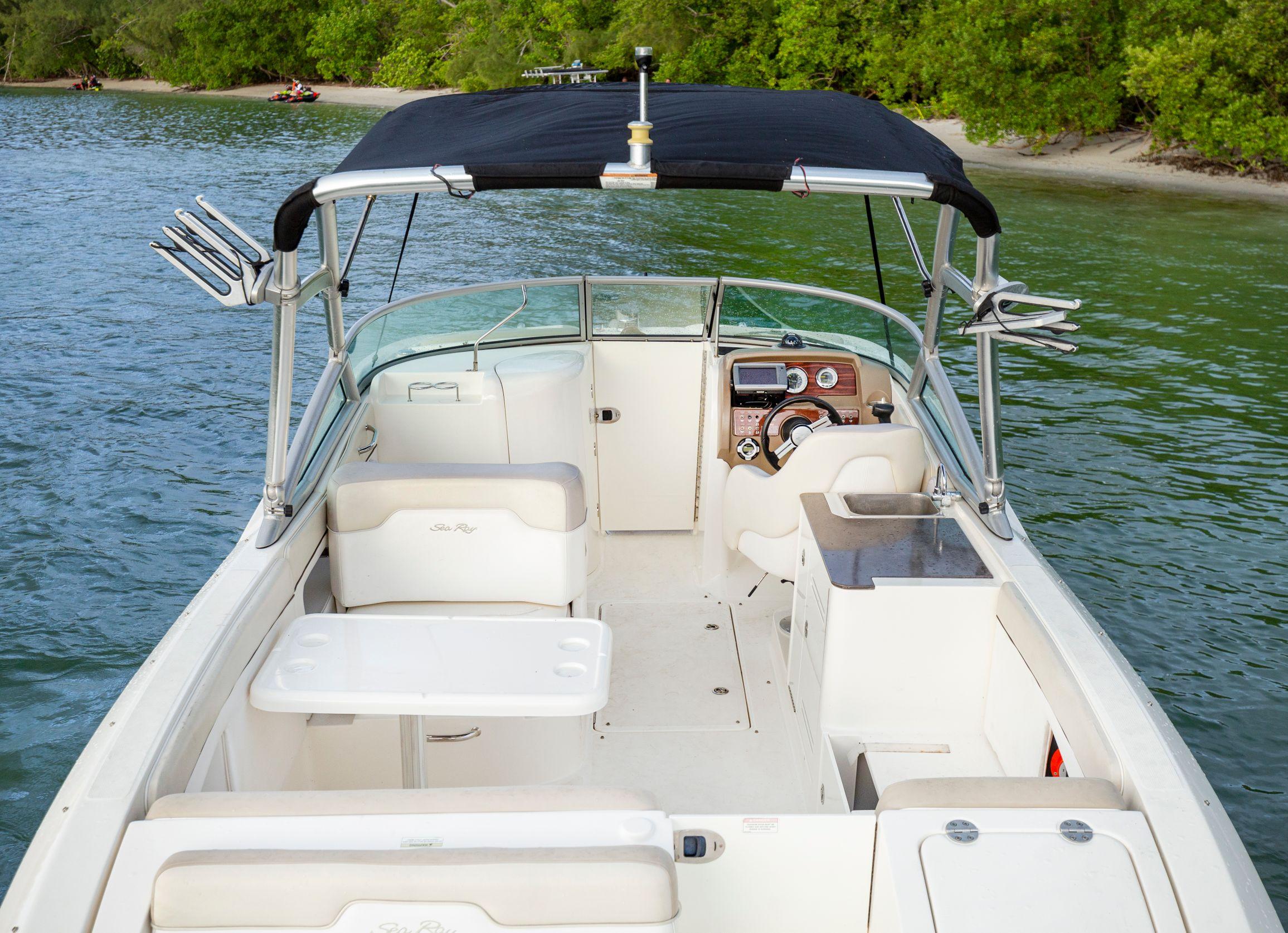 Sea Ray SunDeck