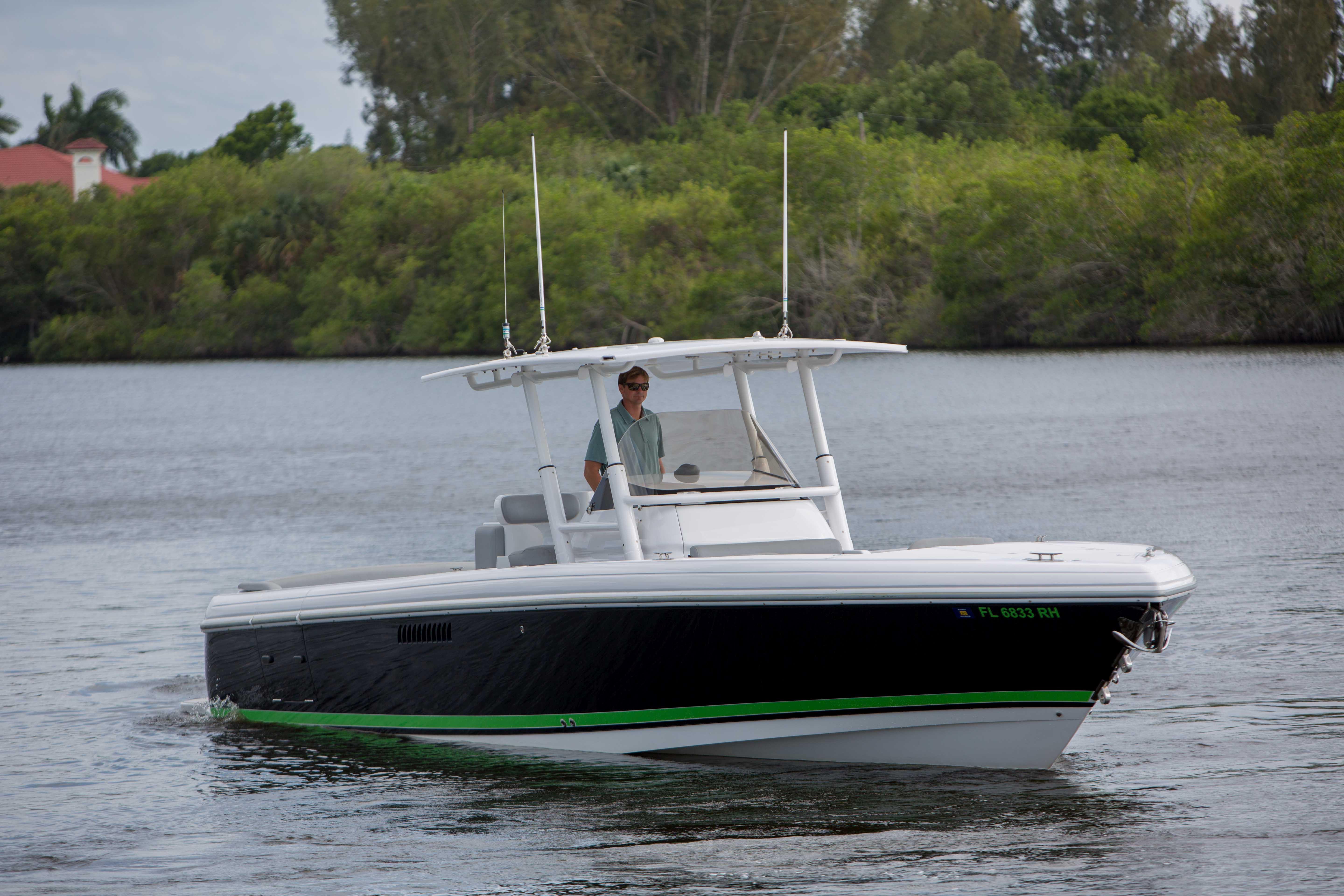 Urn'd It Yacht Photos Pics Intrepid 35 - Urn'd It - Starboard Exterior profile