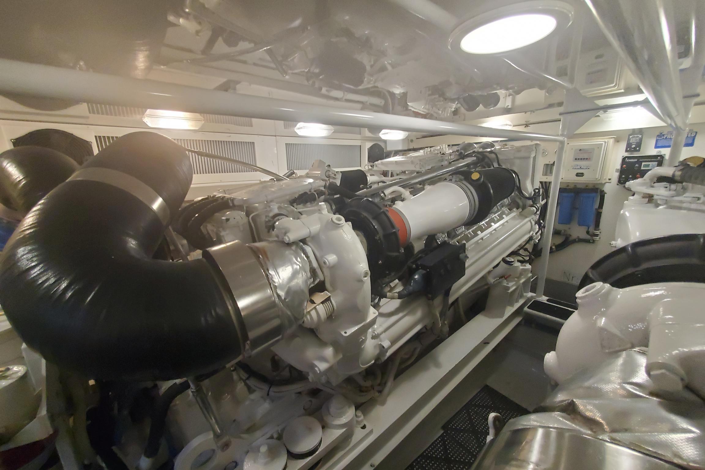 Viking 65 Tricia III - Engine room