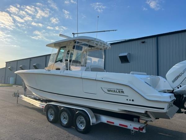 33' Boston Whaler, Listing Number 100915843, - Photo No. 8