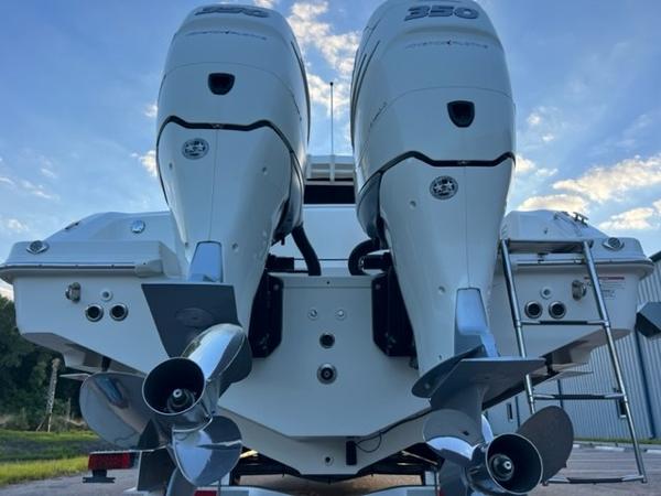 33' Boston Whaler, Listing Number 100915843, - Photo No. 17