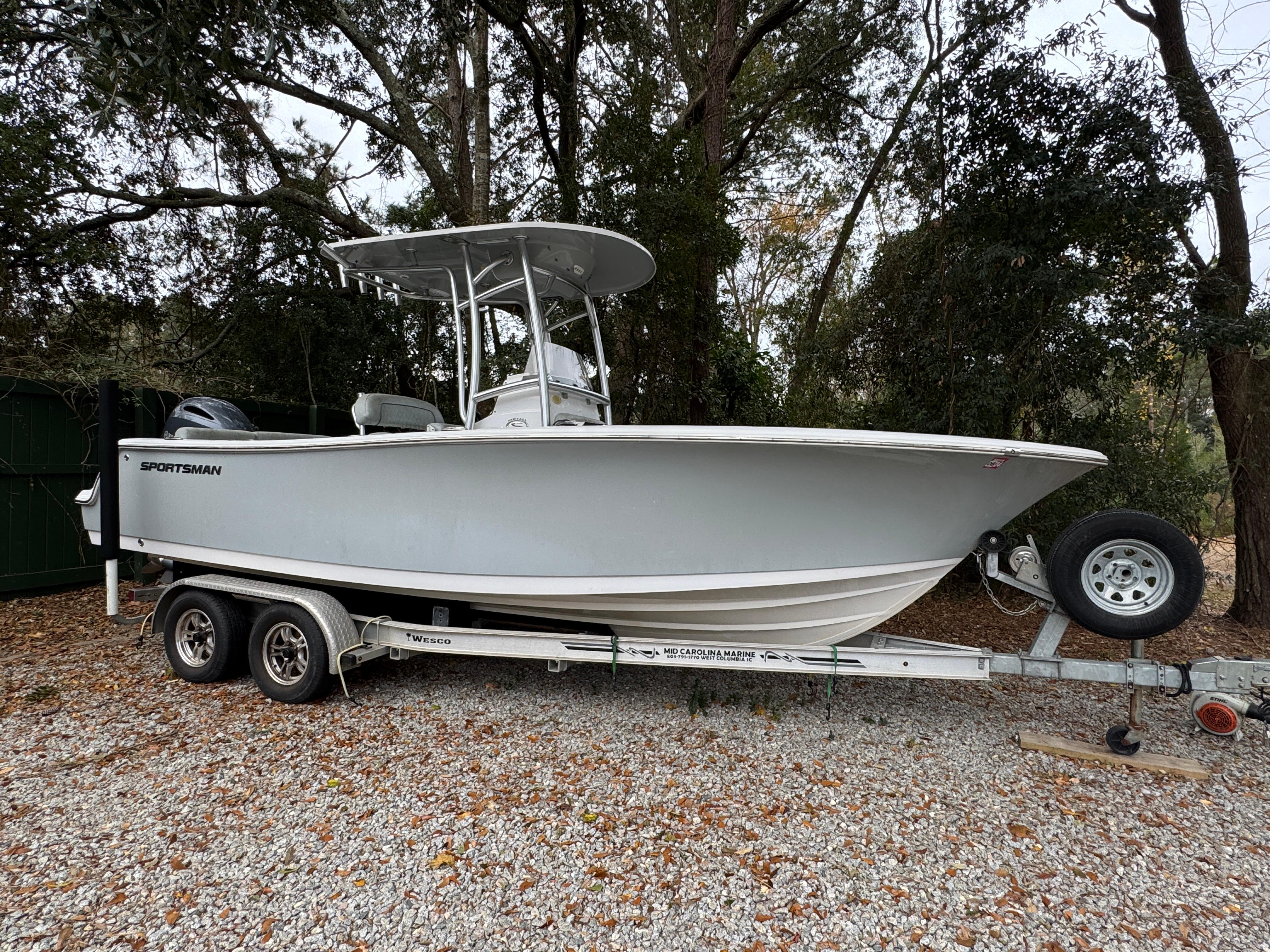 2019 Sportsman Heritage 231 Center Console - Image 2