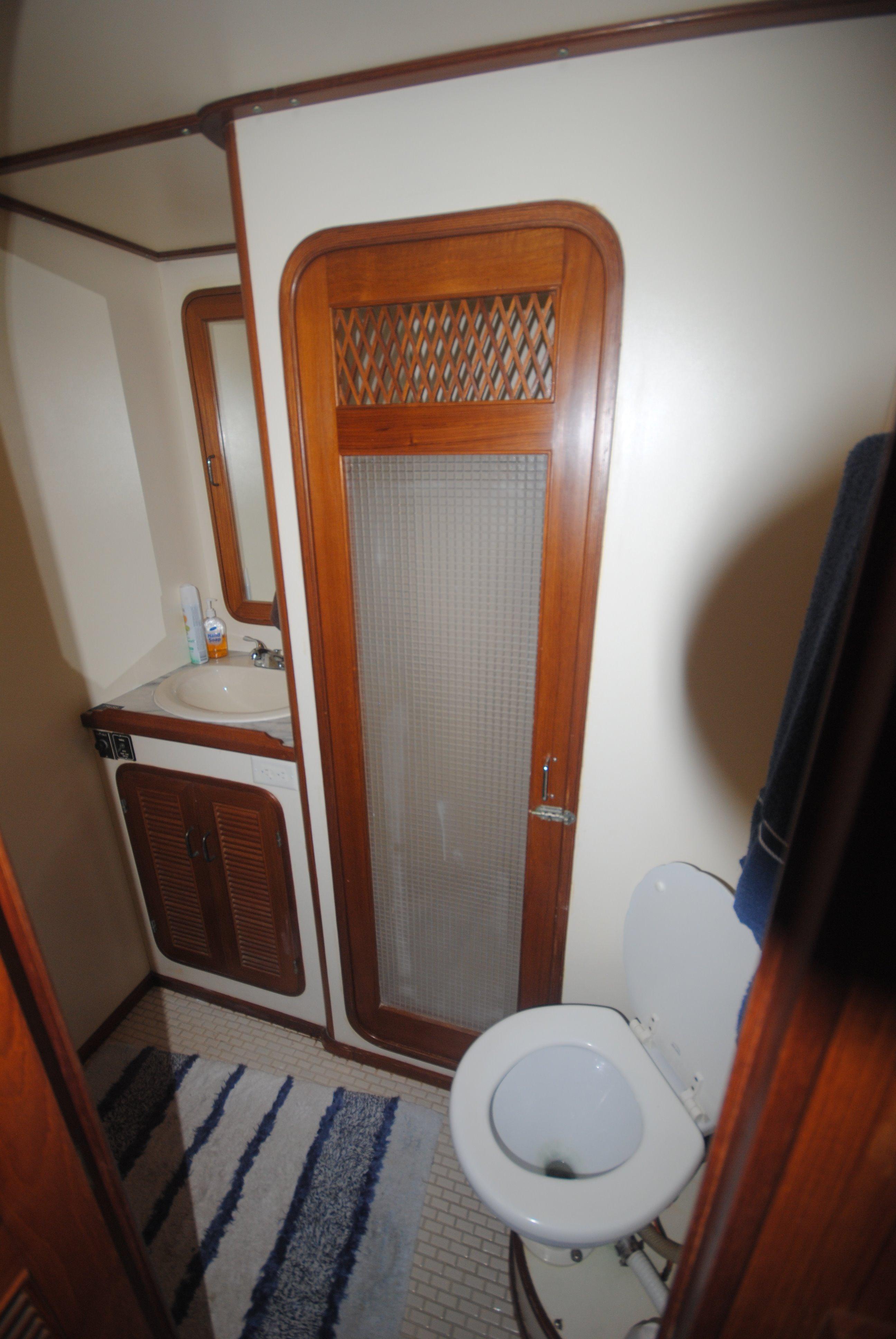 Marine Trader-62 Med Yacht 1987-MAJESTIC NJ-US-Guest head 2 forward-8493522 | Thumbnail