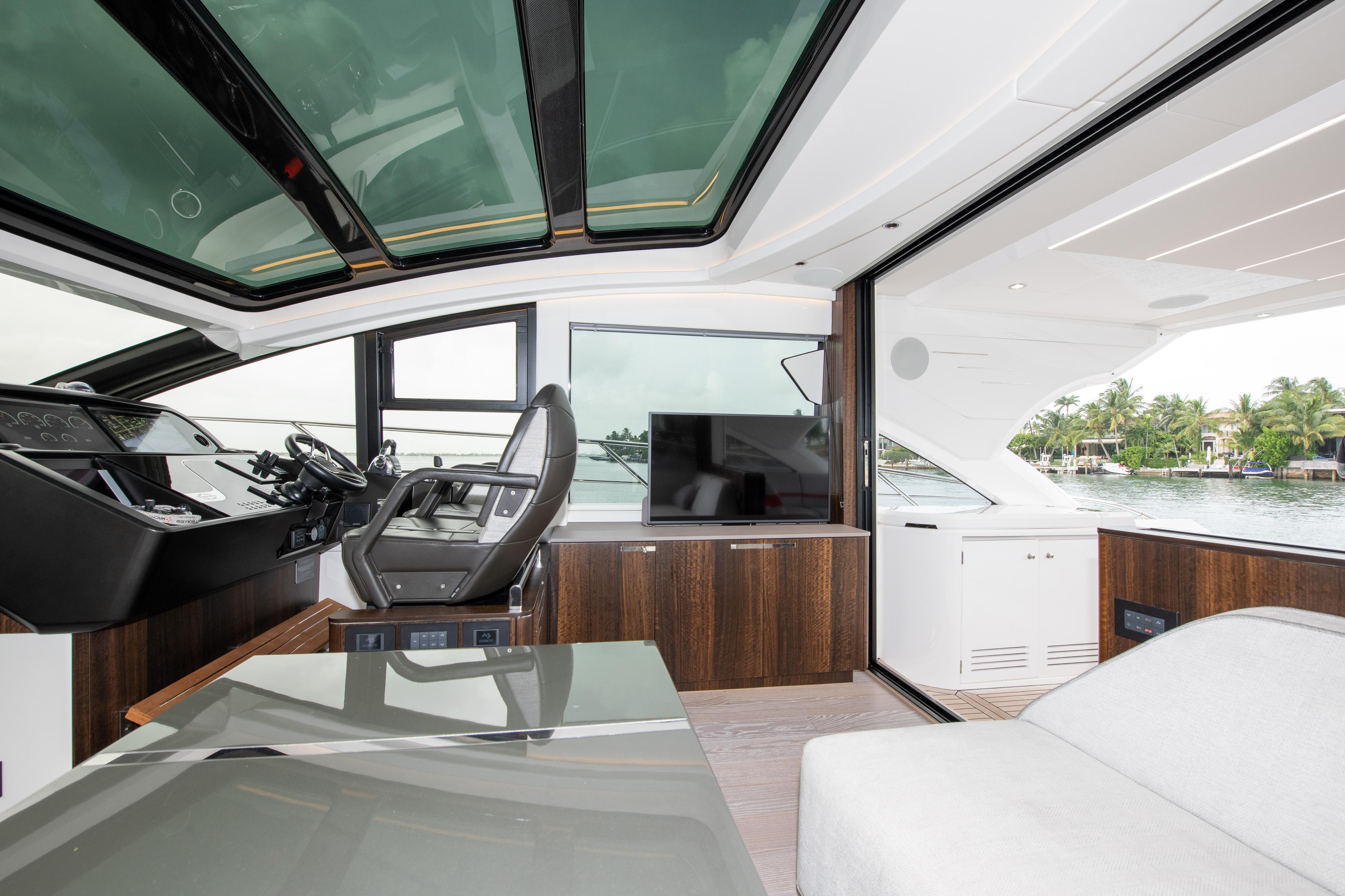 Sunseeker 60 - Helm