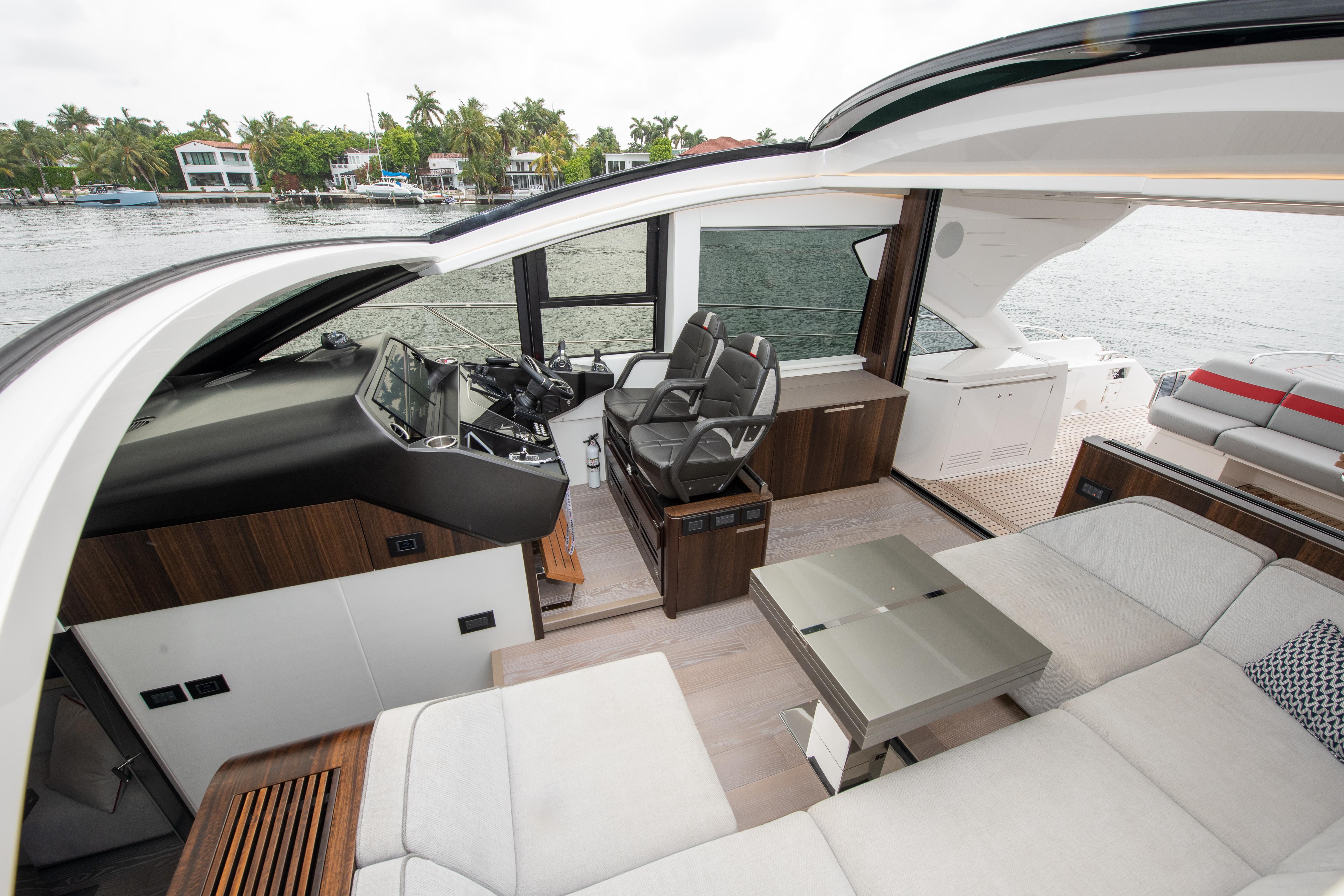 Sunseeker 60 - Sunroof