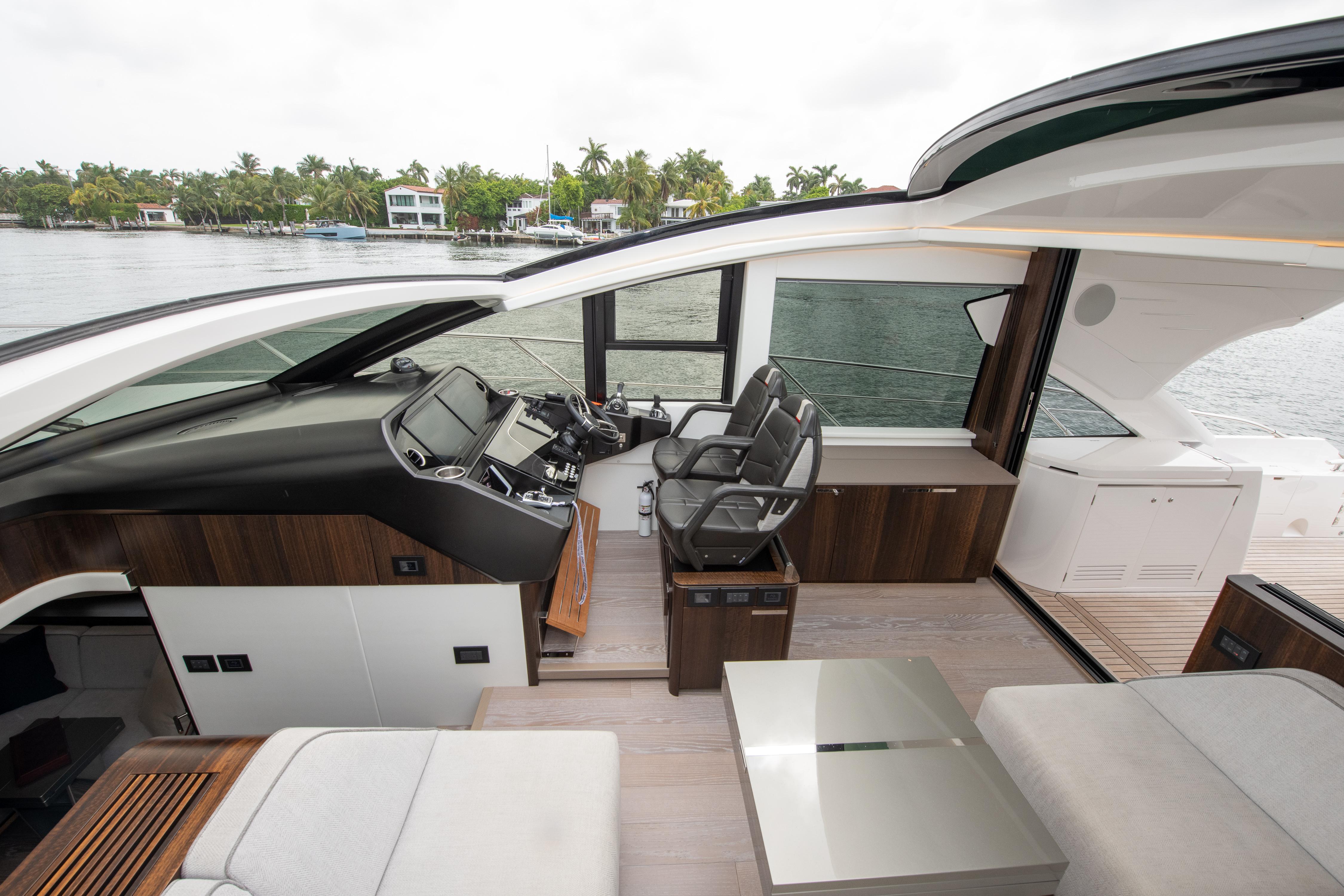 Sunseeker 60 - Sunroof