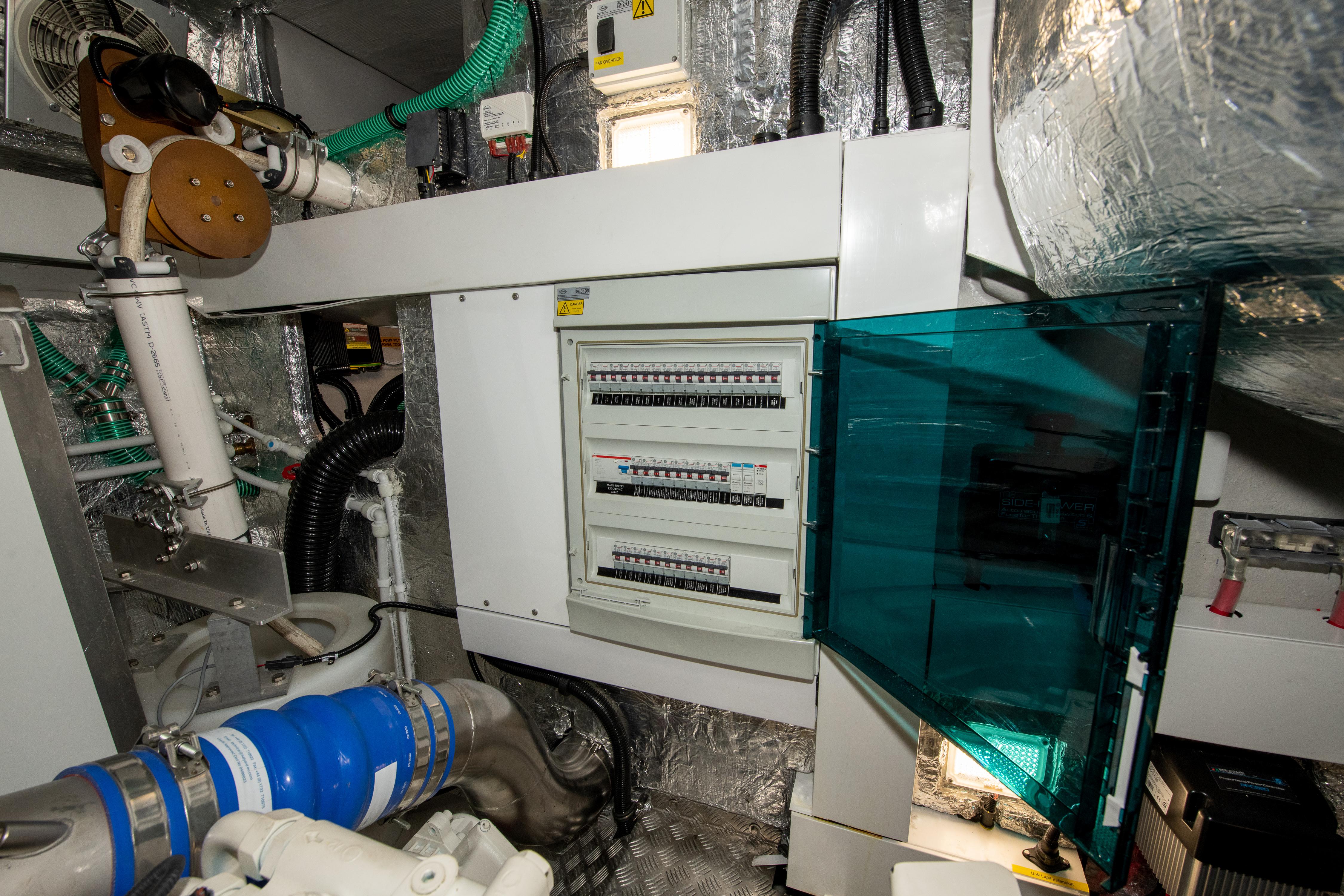 Sunseeker 60 - Engine Room