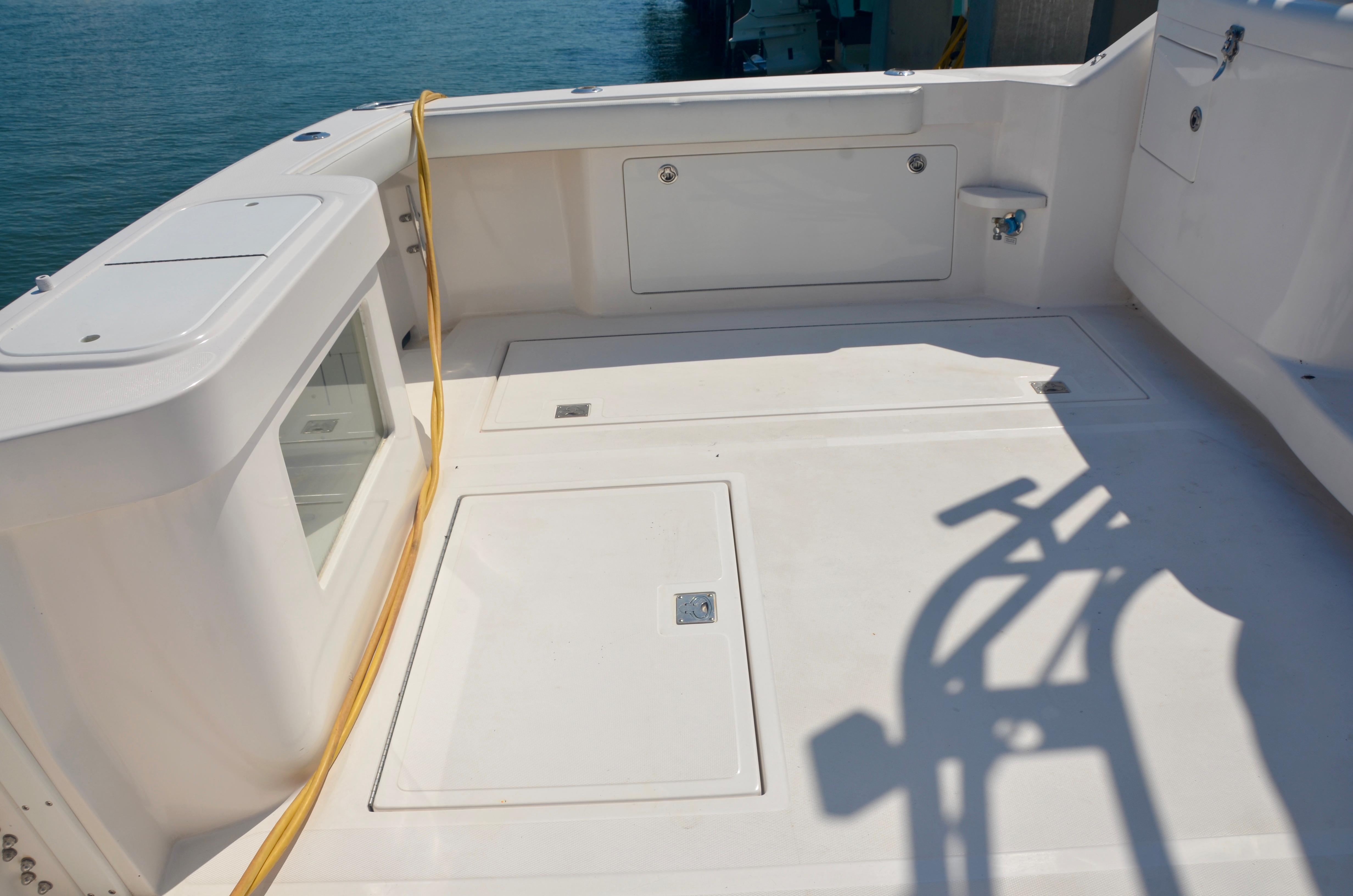 Cabo 35 Express - Cockpit and Transom Livewell
