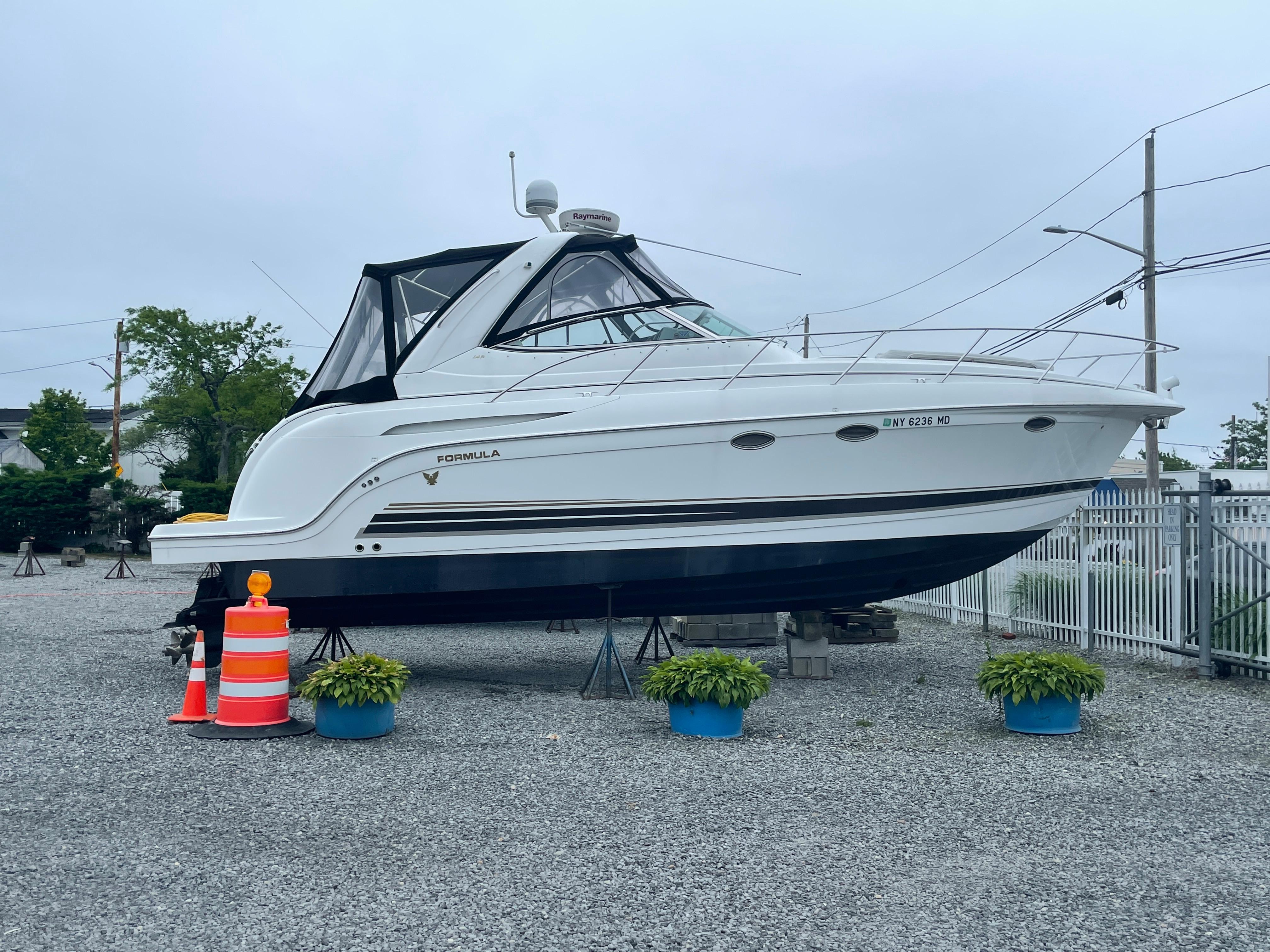 NY 6992 KM Knot 10 Yacht Sales