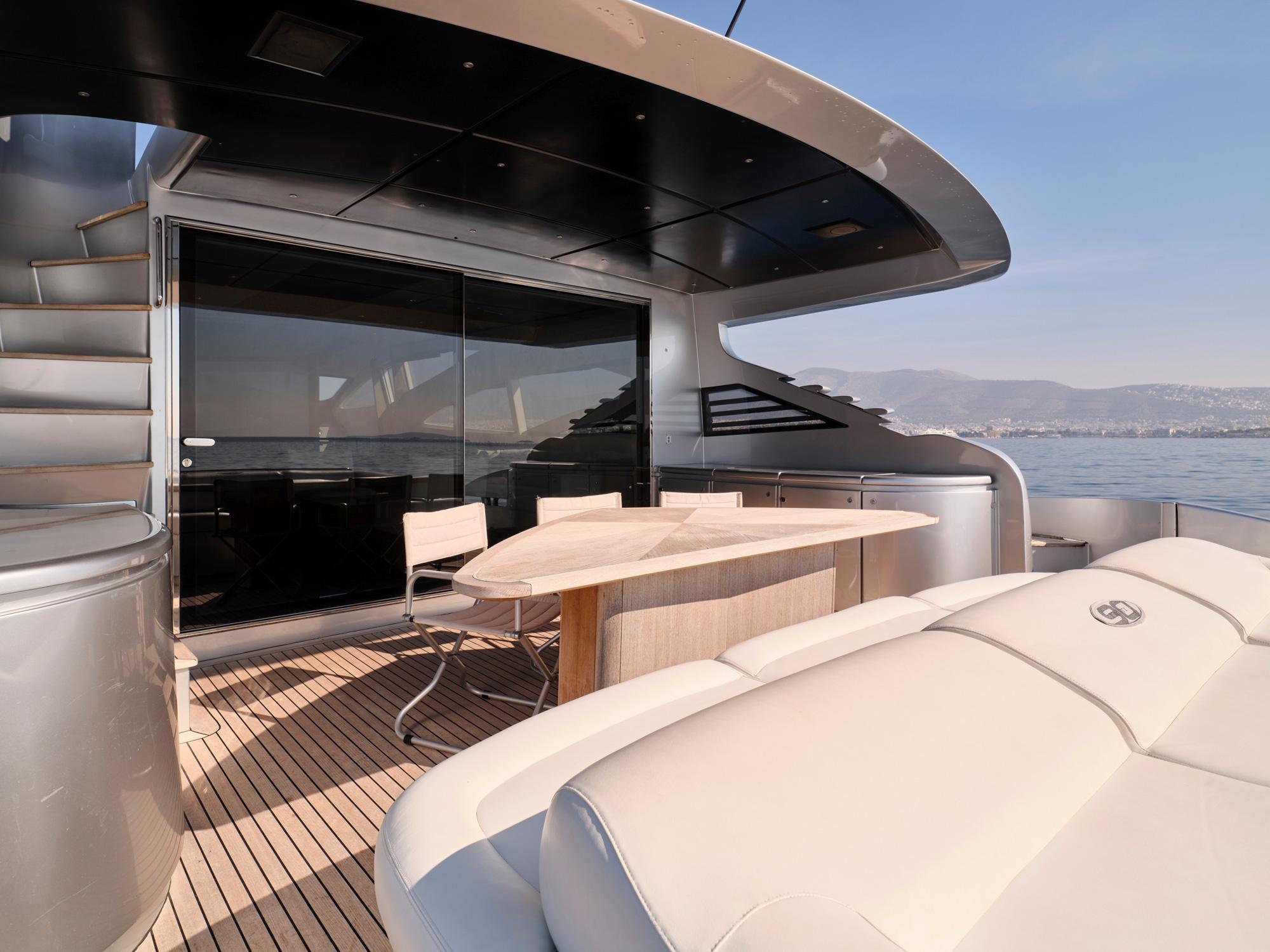 2006 Pershing 90