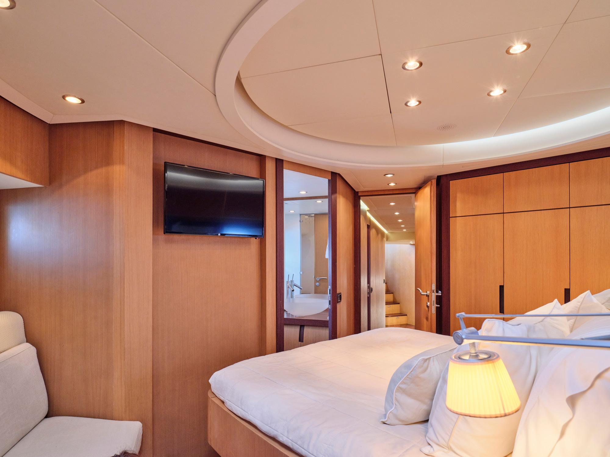 2006 Pershing 90